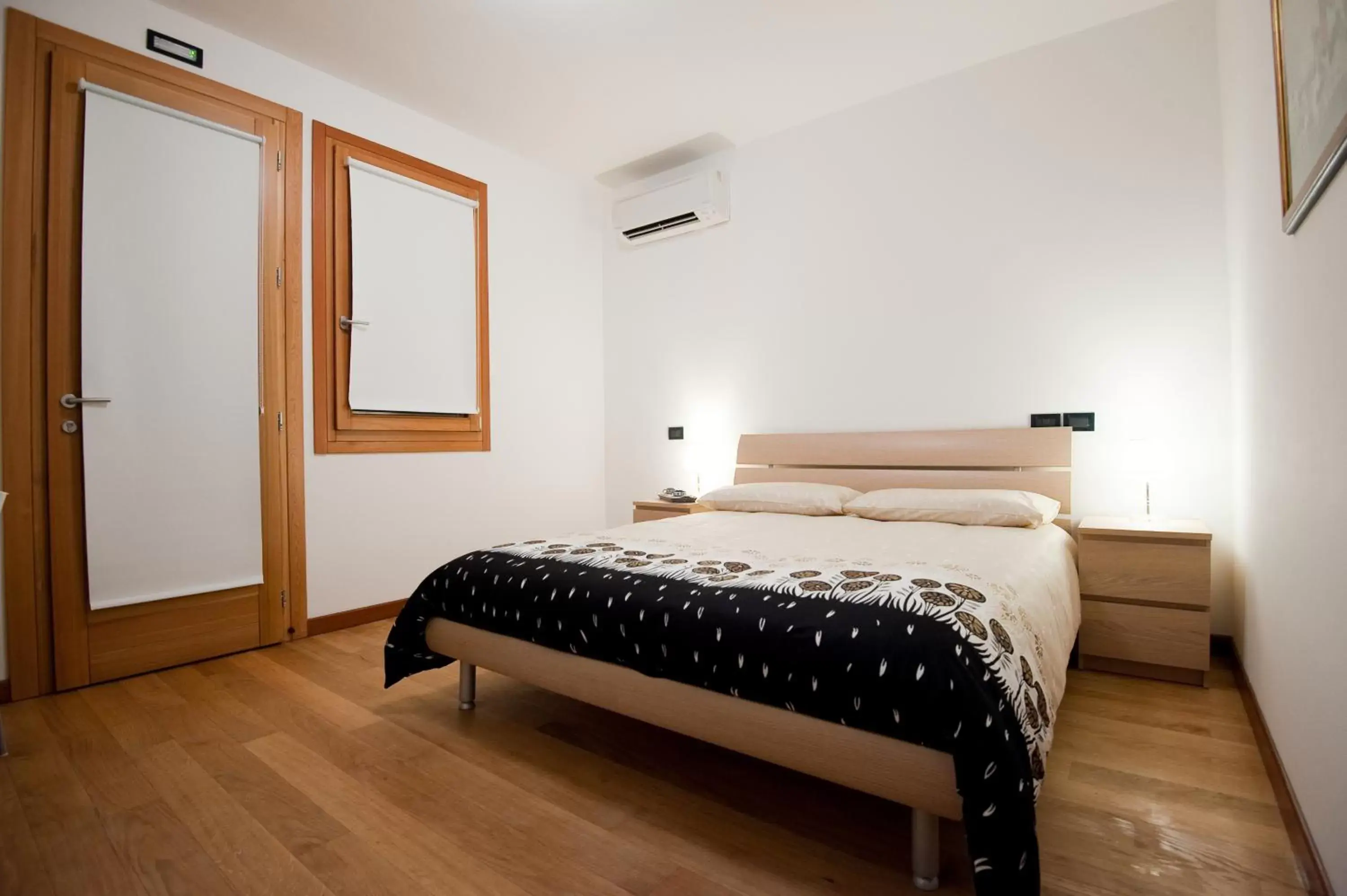 Photo of the whole room, Bed in La Casa di Linda