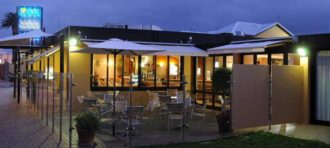 Restaurant/places to eat in Richmond Henty Hotel