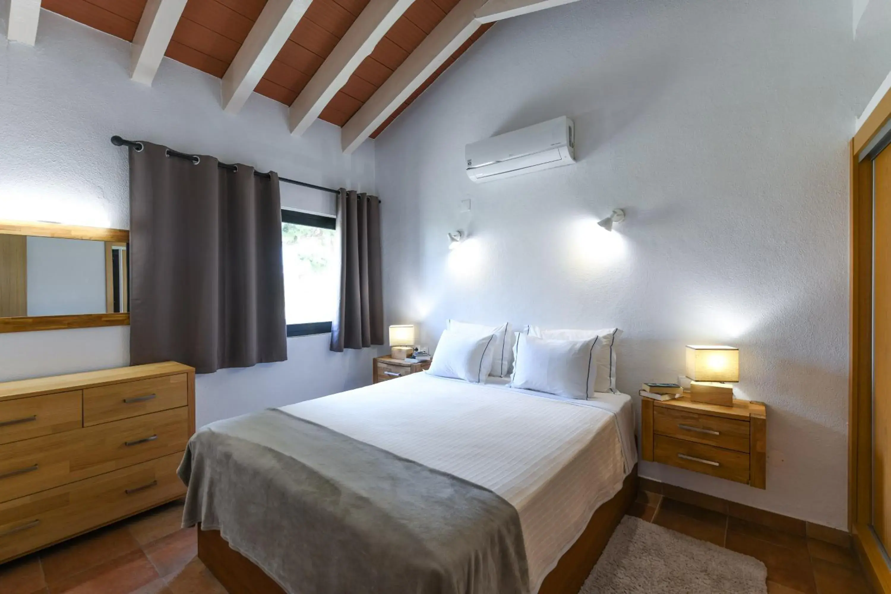 Bed in Pedras Da Rainha Bed in Pedras Da Rainha