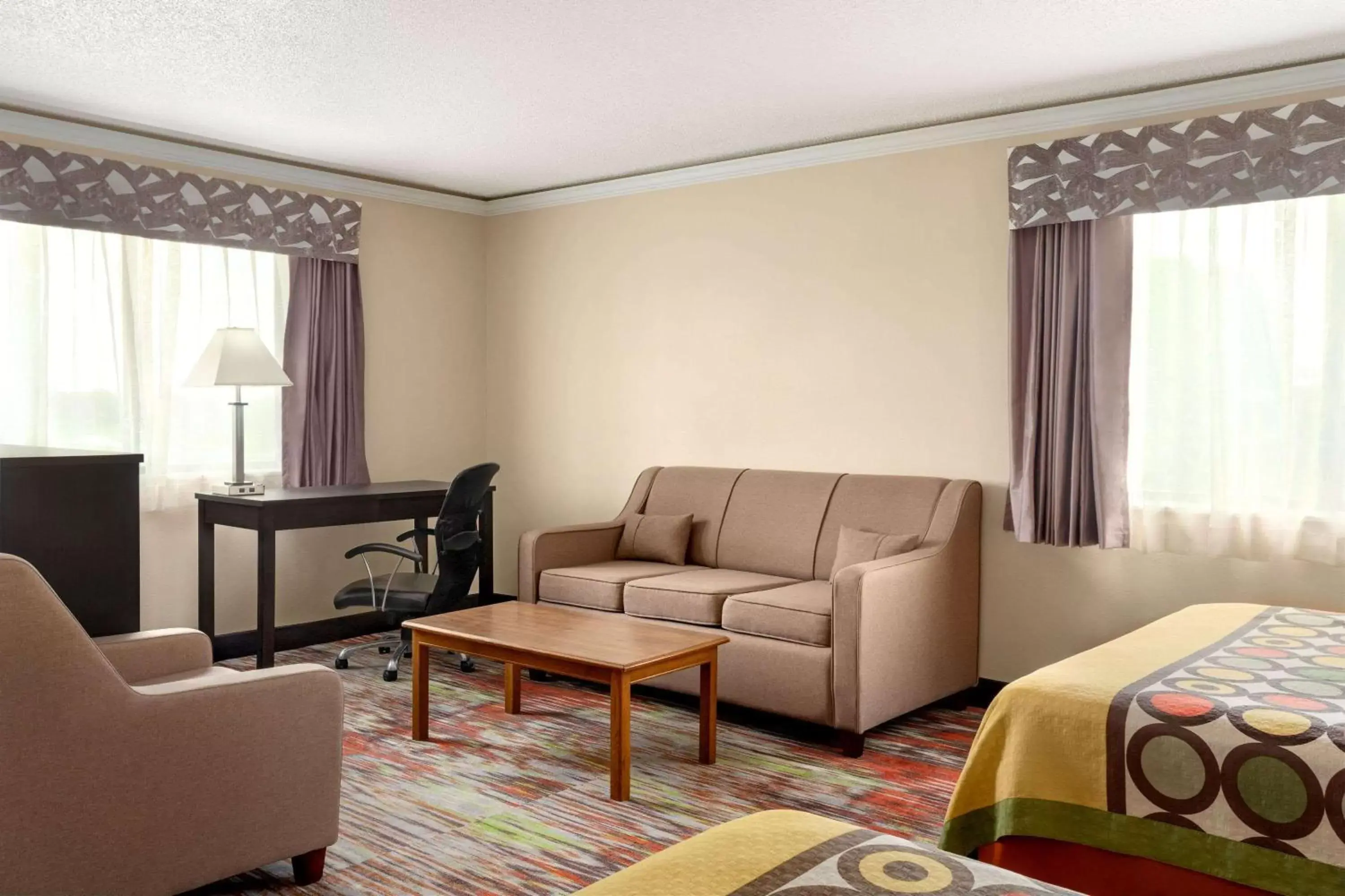 Photo of the whole room, Seating Area in Super 8 by Wyndham Chillicothe