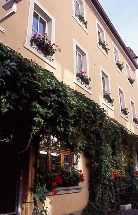 Facade/entrance in Bayerischer Hof