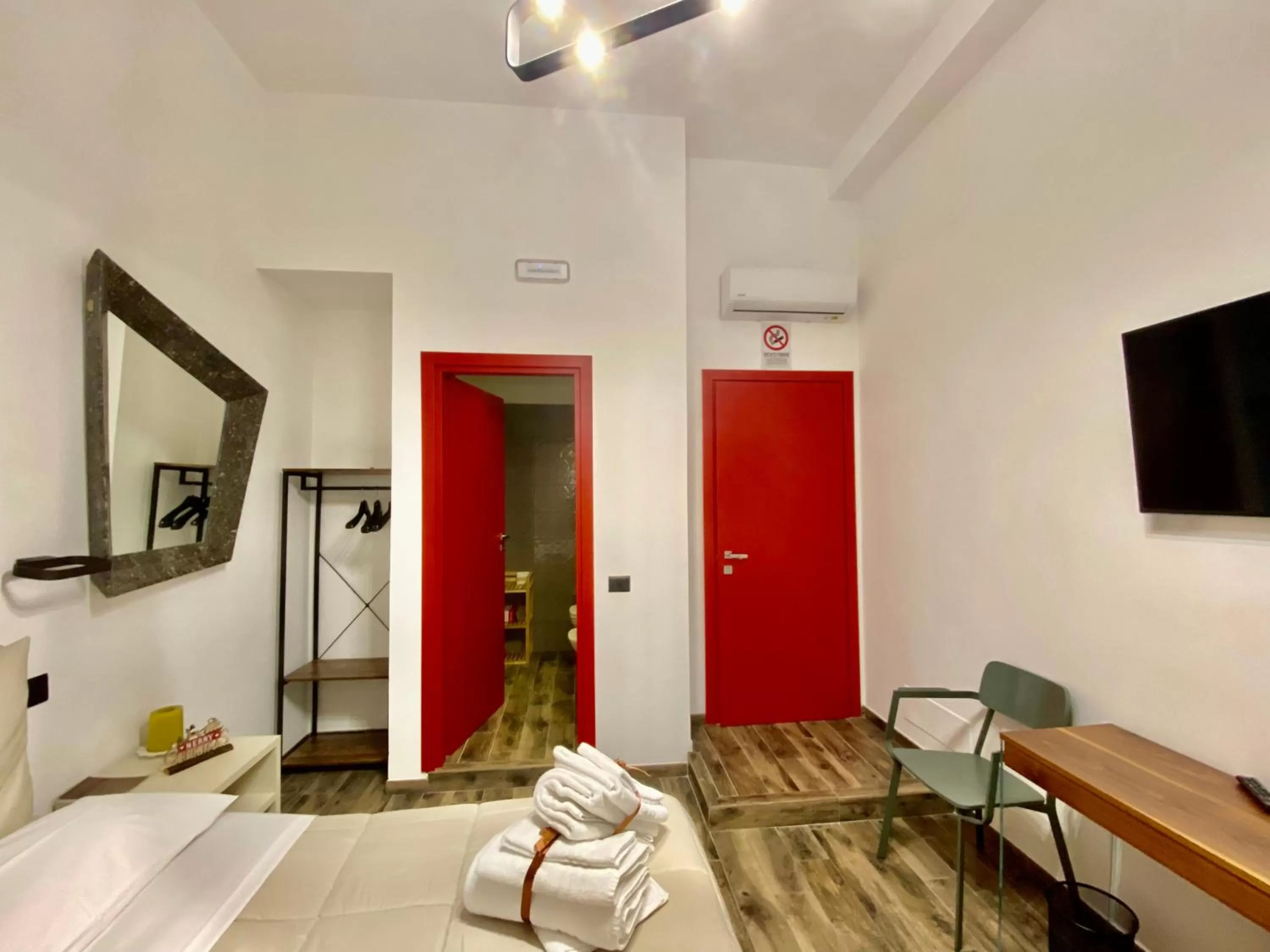 Bedroom, Bed in Holiday Guesthouse