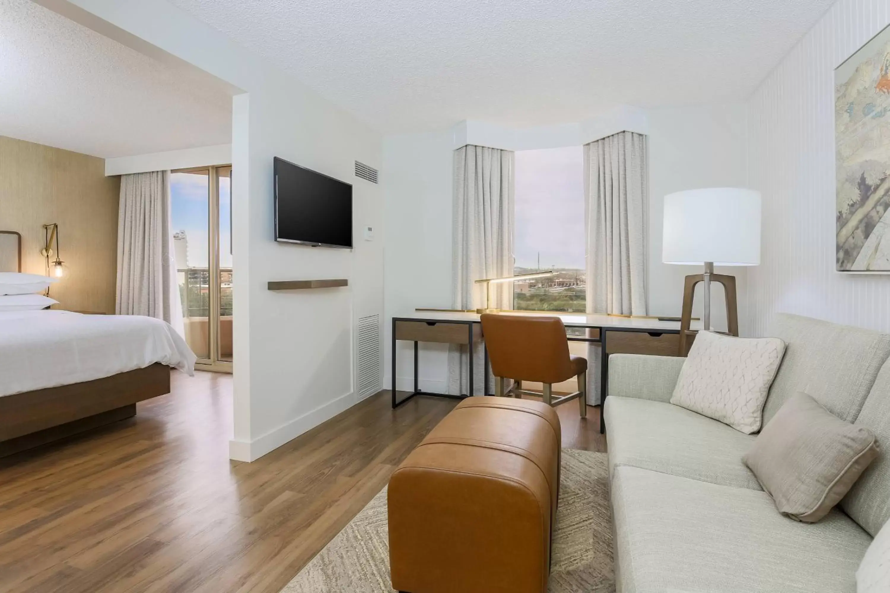 Living room, Seating Area in Sheraton Suites Market Center Dallas