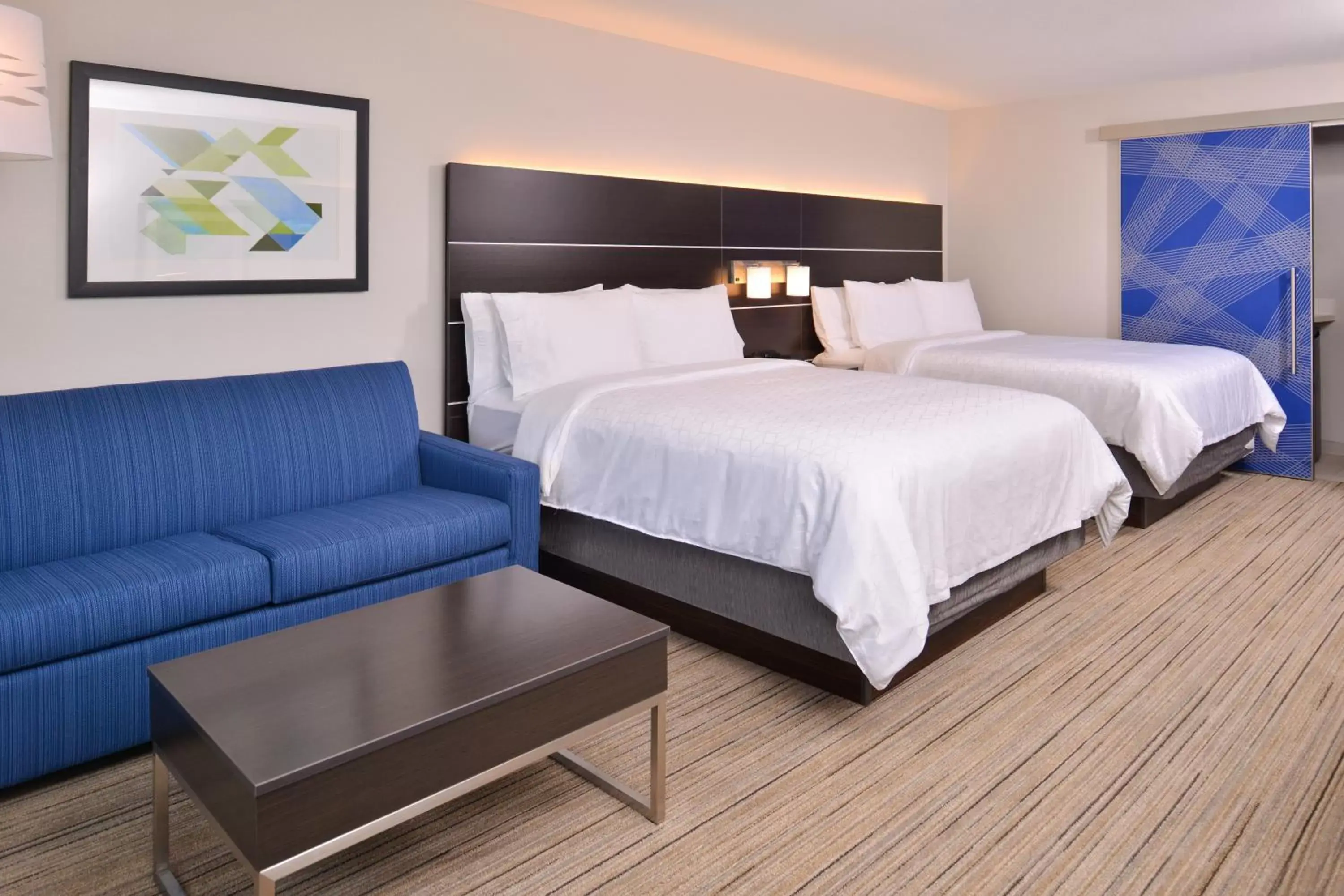 Photo of the whole room, Bed in Holiday Inn Express & Suites - Olathe West, an IHG Hotel