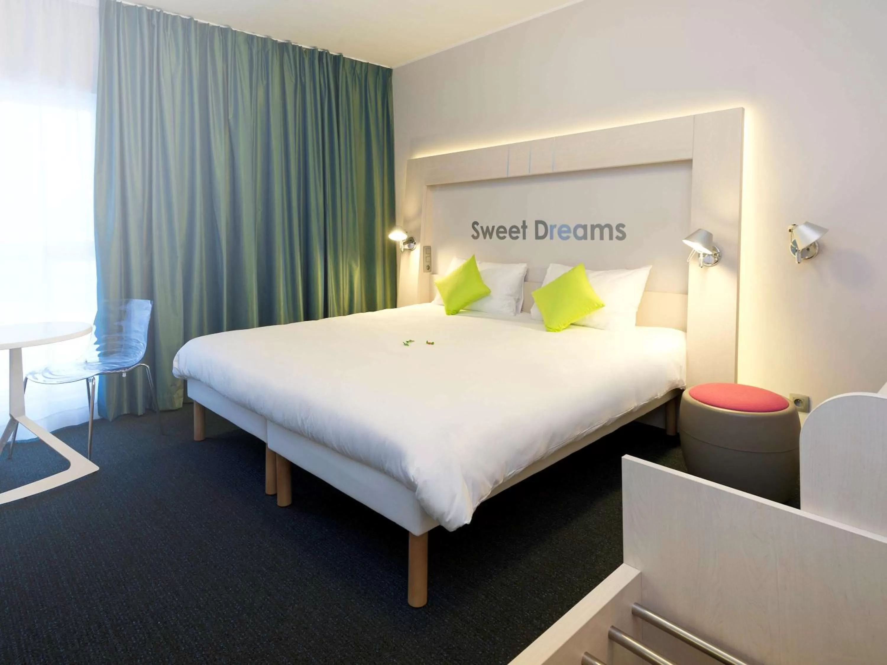 Photo of the whole room, Bed in Ibis Styles Nivelles