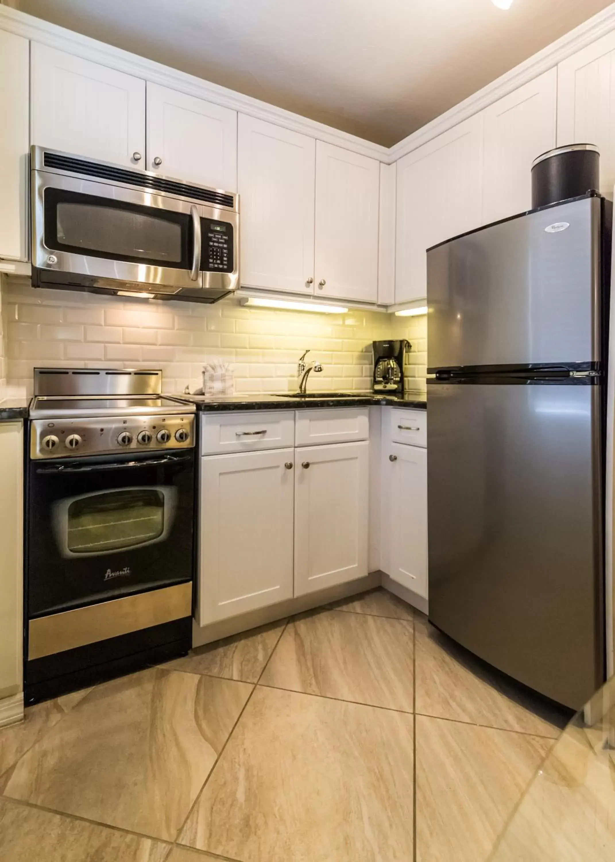 Kitchen or kitchenette, Kitchen/Kitchenette in Tropical Beach Resorts - Sarasota