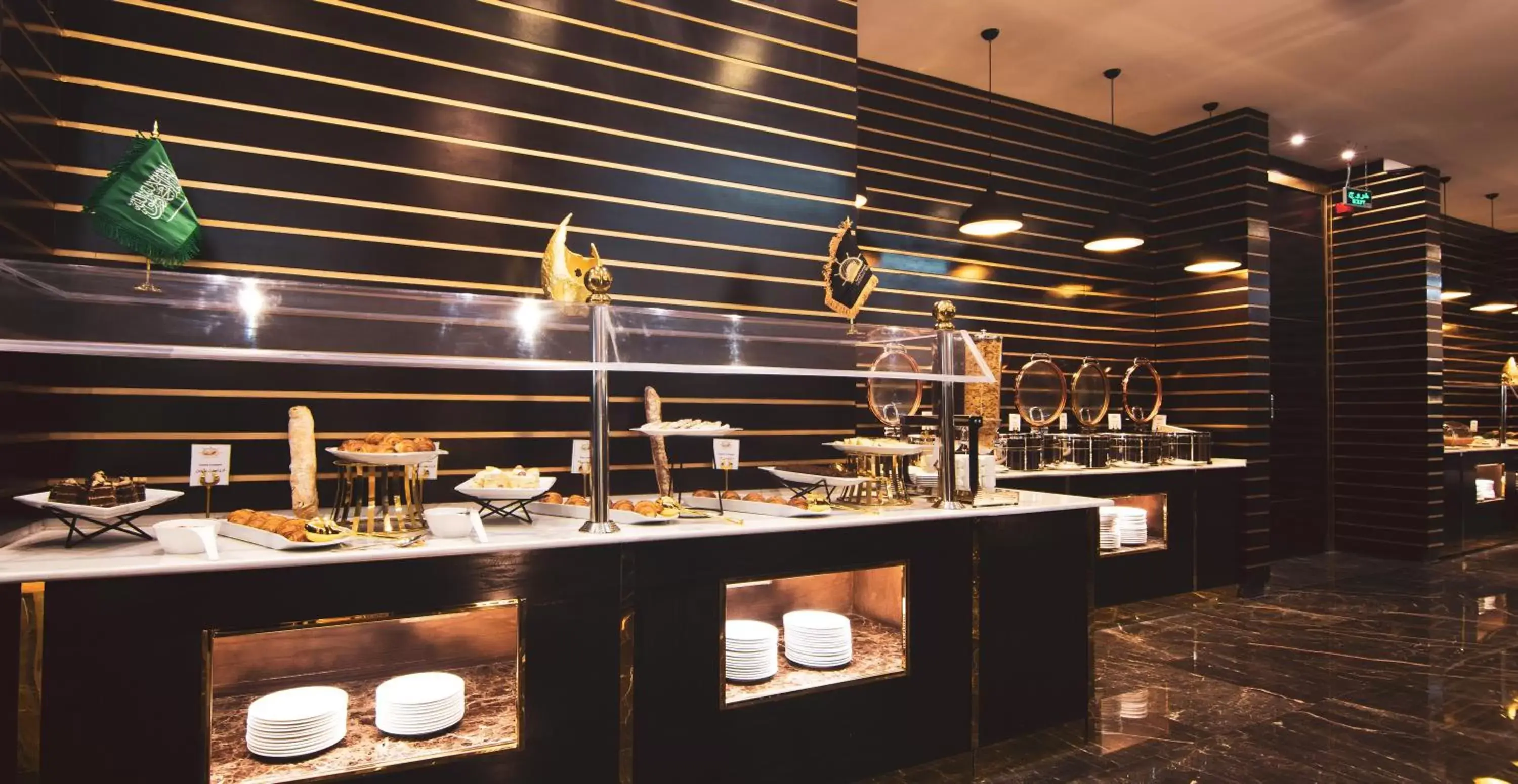 Restaurant/places to eat in Golden Ship Hotel Restaurant/places to eat in Golden Ship Hotel