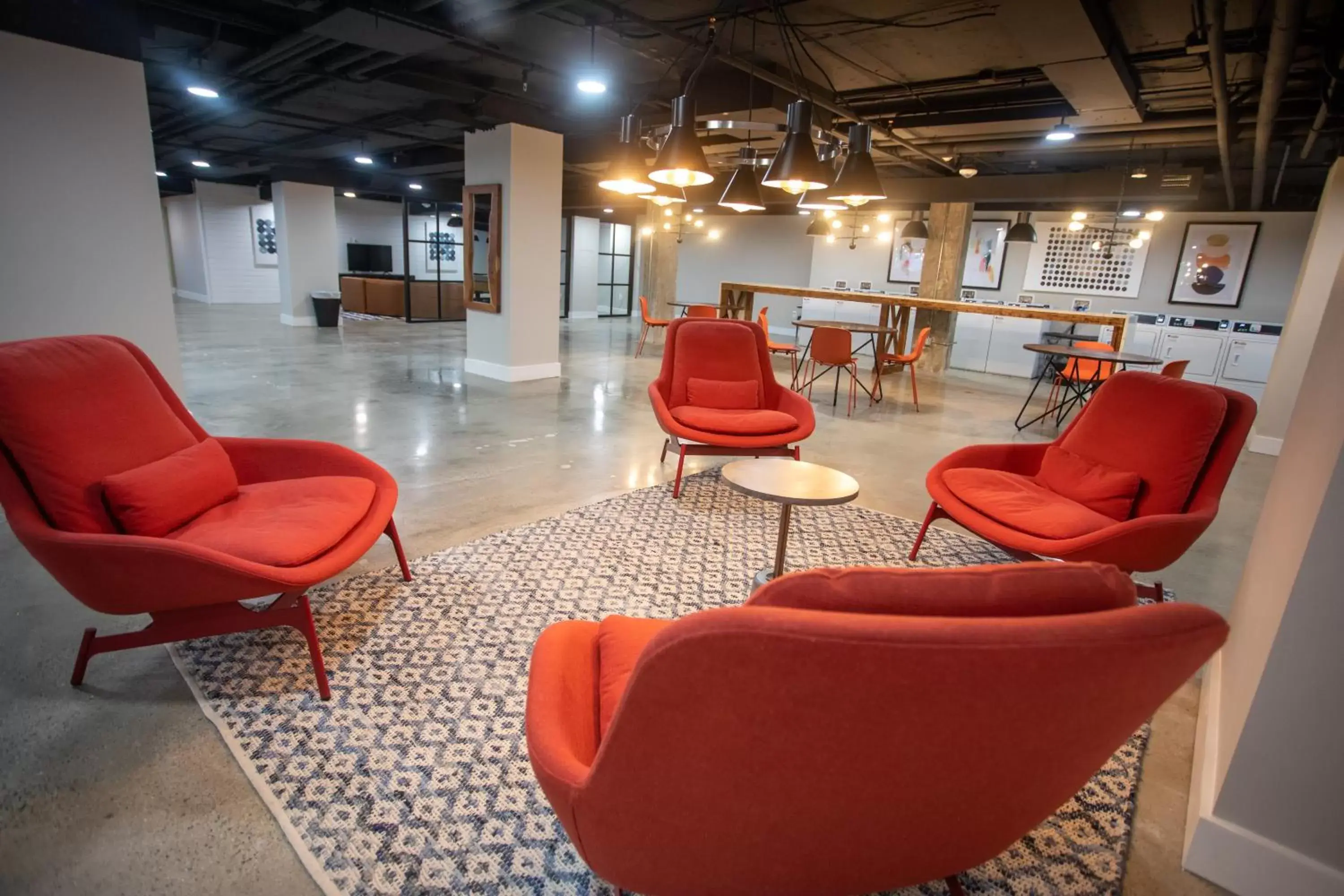 Seating area, Lobby/Reception in Georgetown Residences by LuxUrban