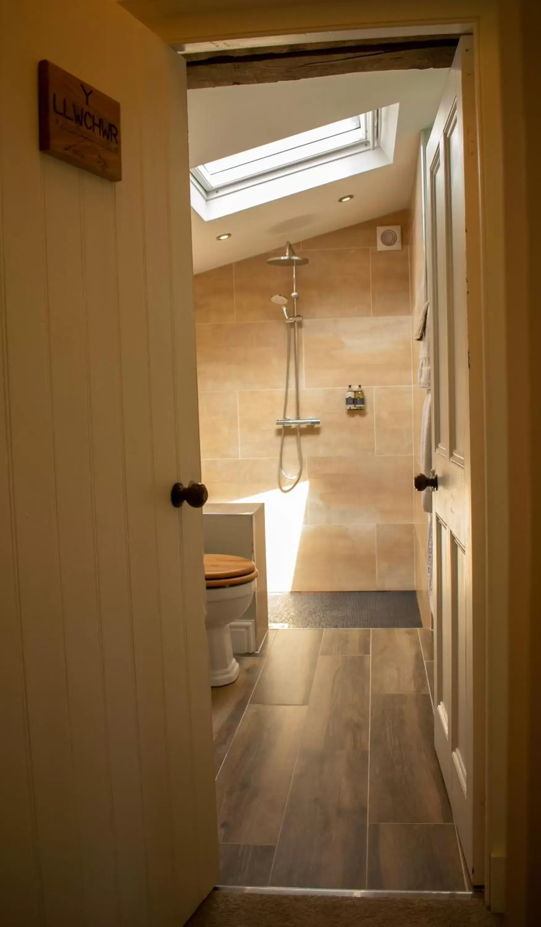 Bathroom in Pontyclerc Farm House Bed and Breakfast