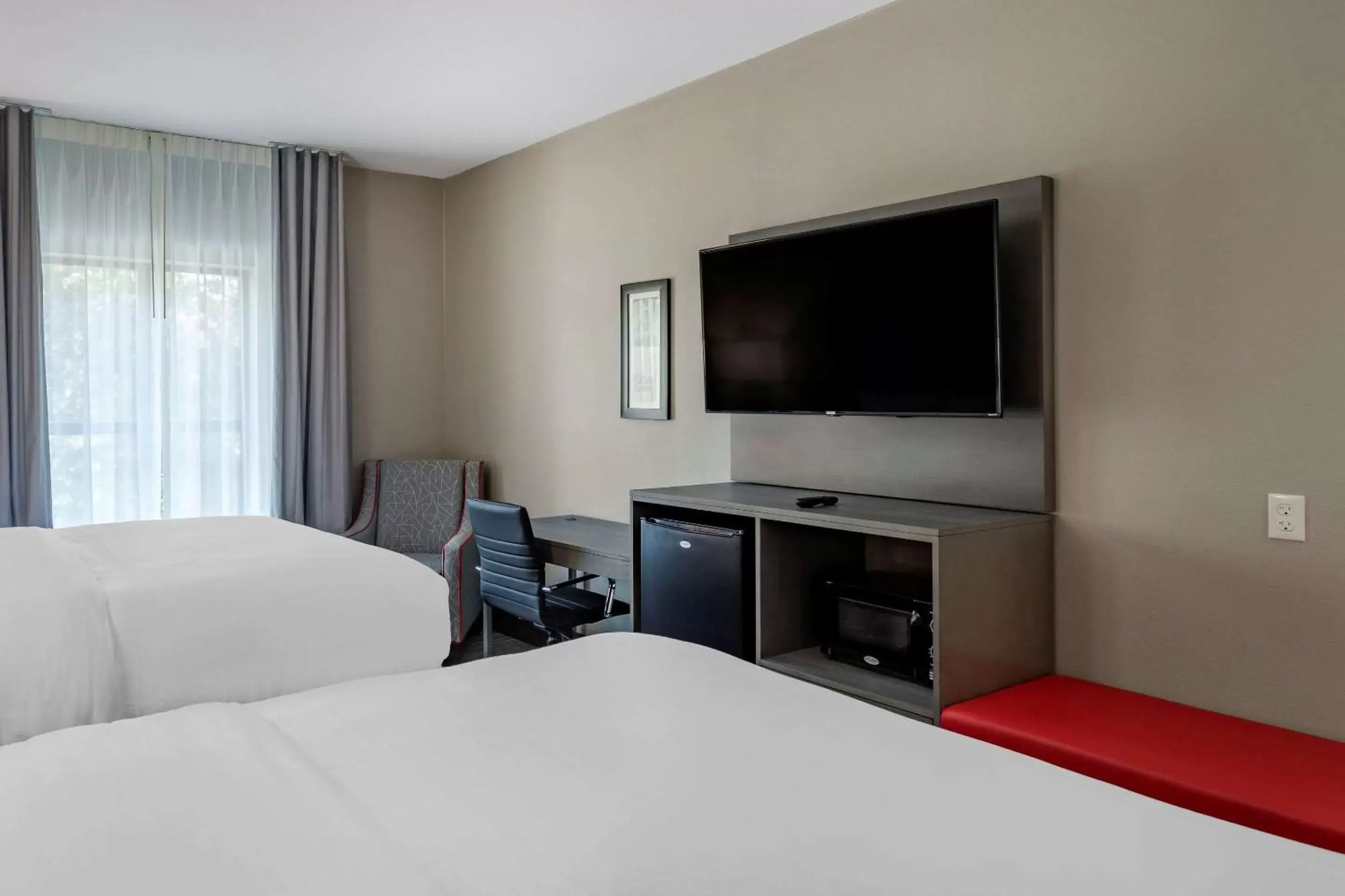 TV and multimedia, Bed in Comfort Inn & Suites