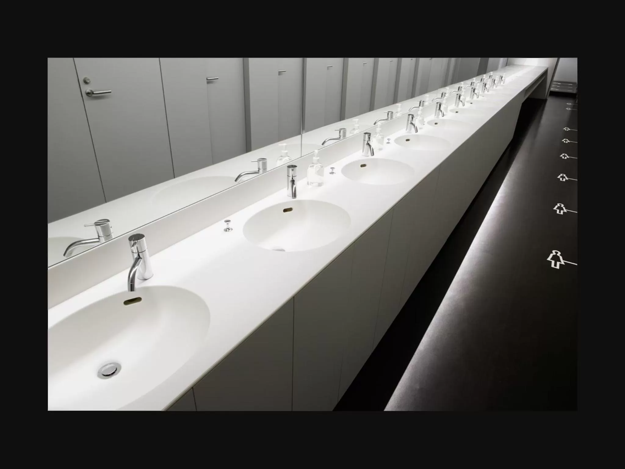 Area and facilities in 9h nine hours Narita Airport