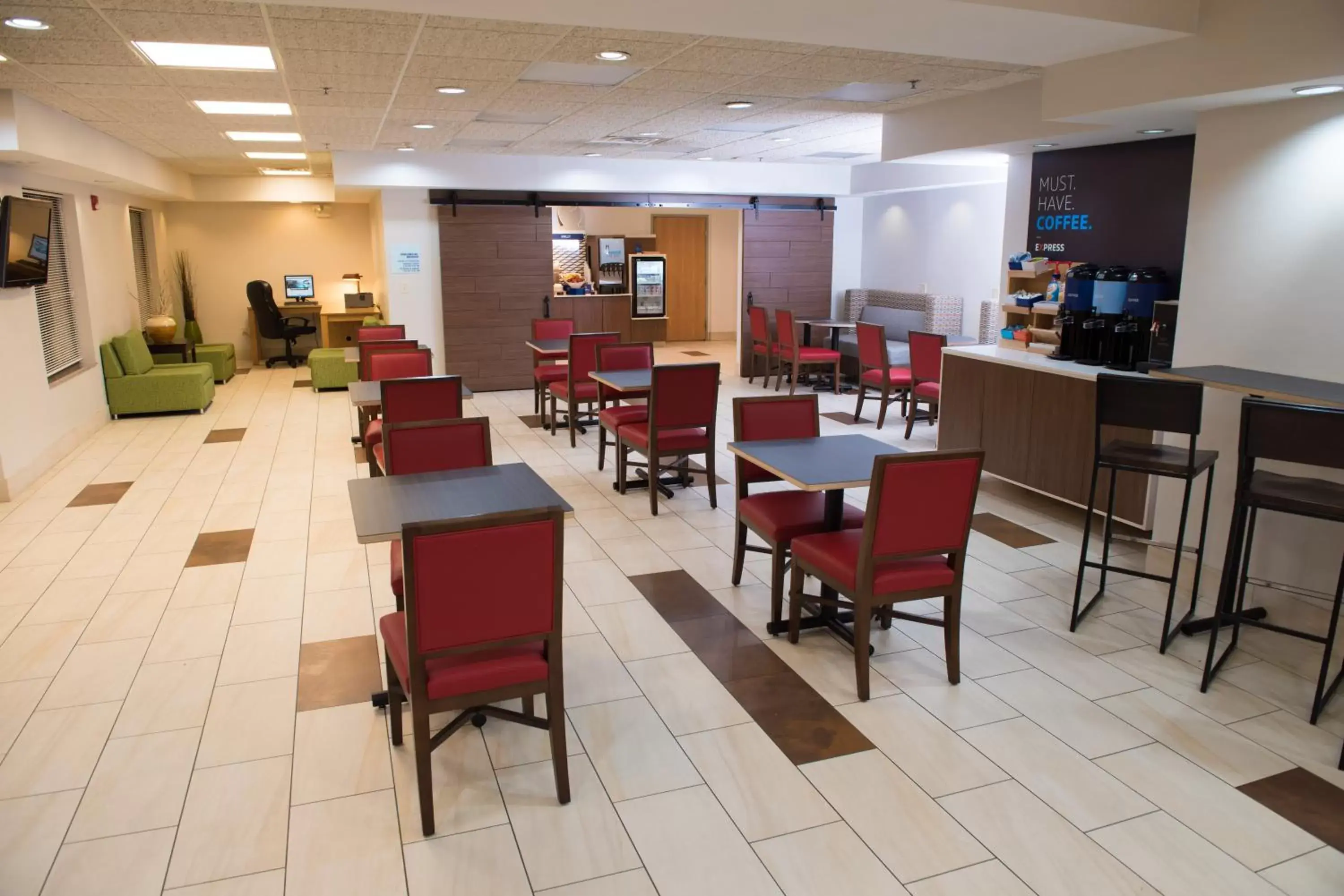 Restaurant/Places to Eat in Holiday Inn Express Hotel & Suites Elkhart-South, an IHG Hotel