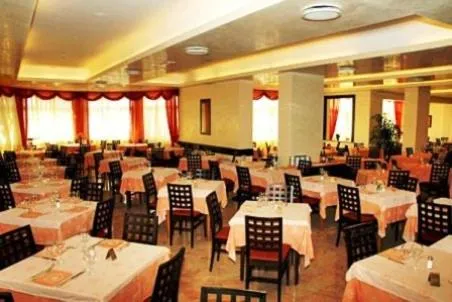 Restaurant/places to eat in Hotel Columbus