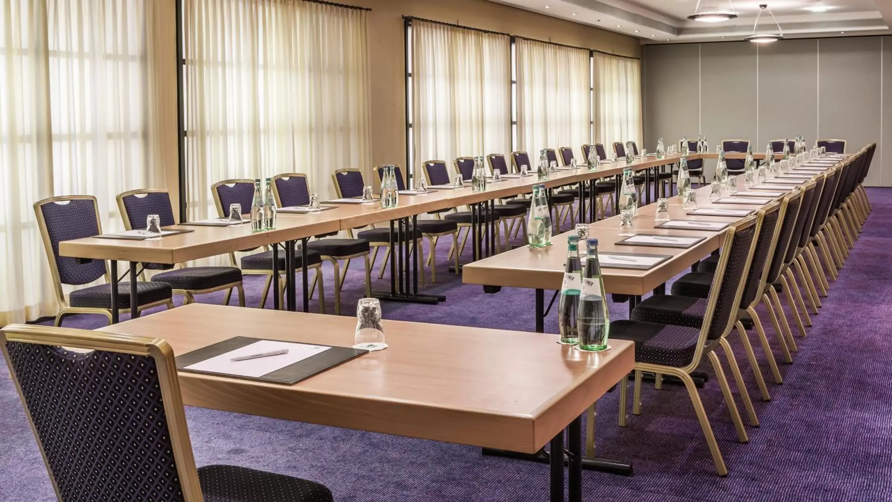 Meeting/conference room in Holiday Inn München Süd, an IHG Hotel