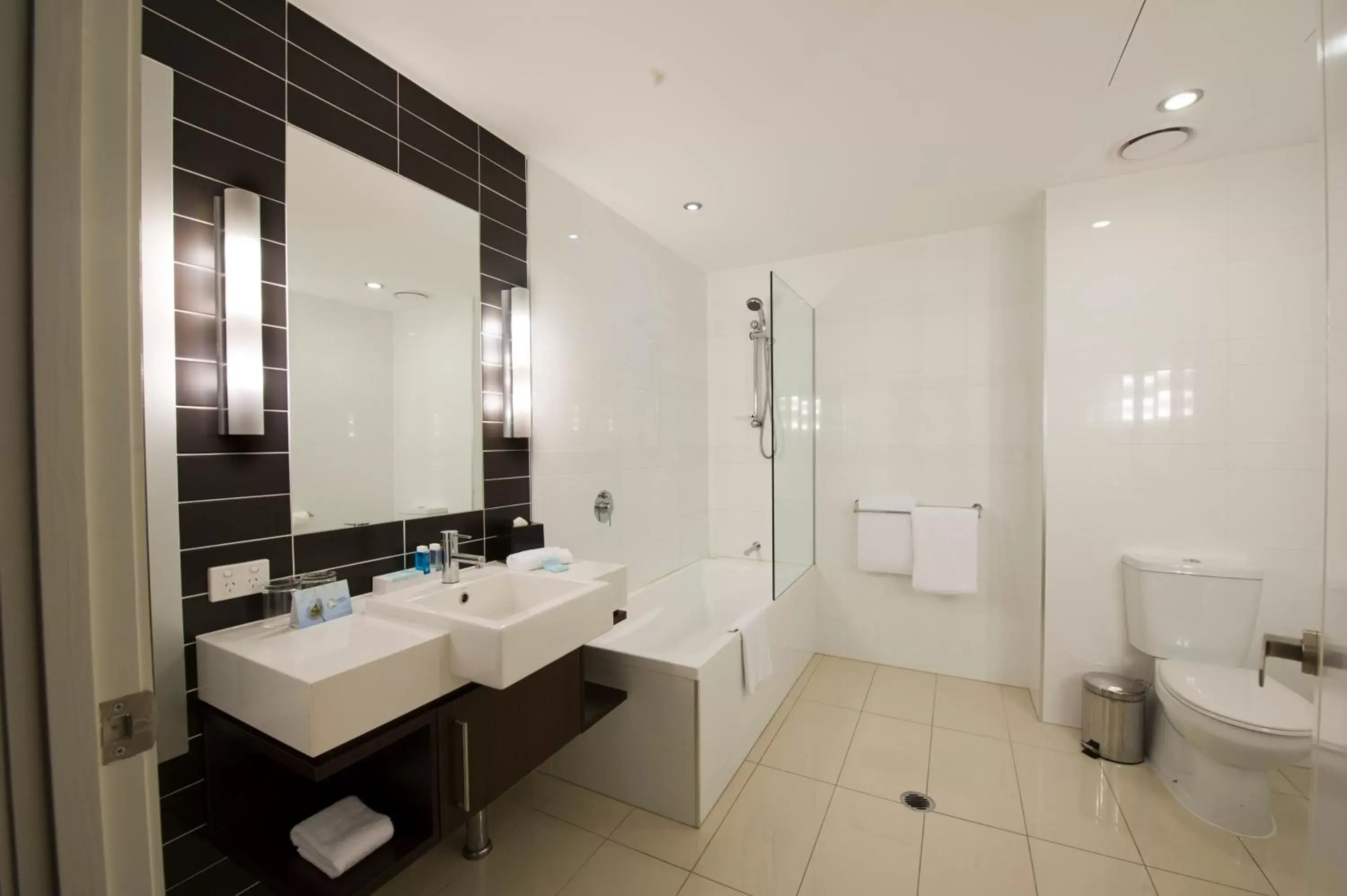 Toilet, Bathroom in Novotel Brisbane Airport