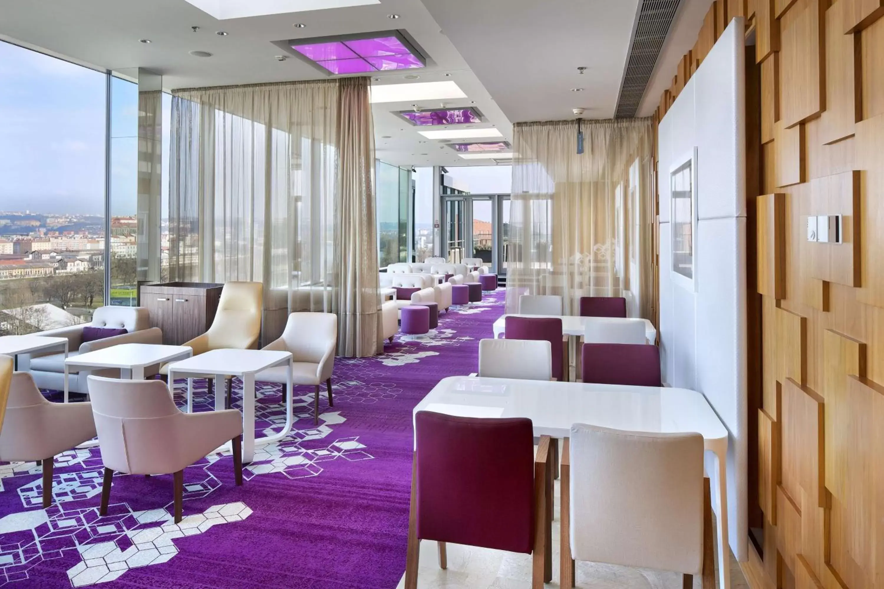 Lounge or bar in Hilton Prague Hotel