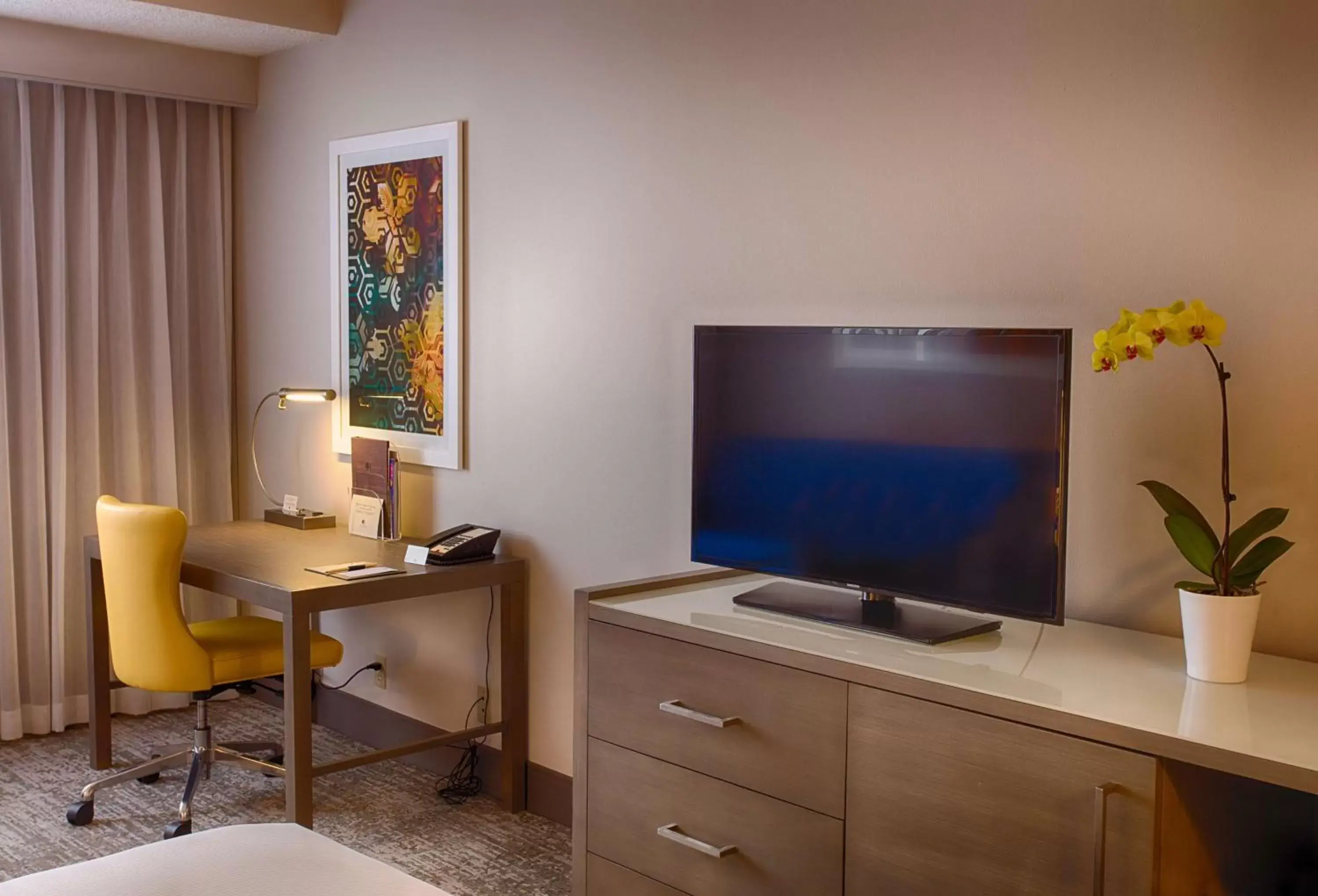 Bedroom, TV/Entertainment Center in DoubleTree by Hilton Denver/Westminister