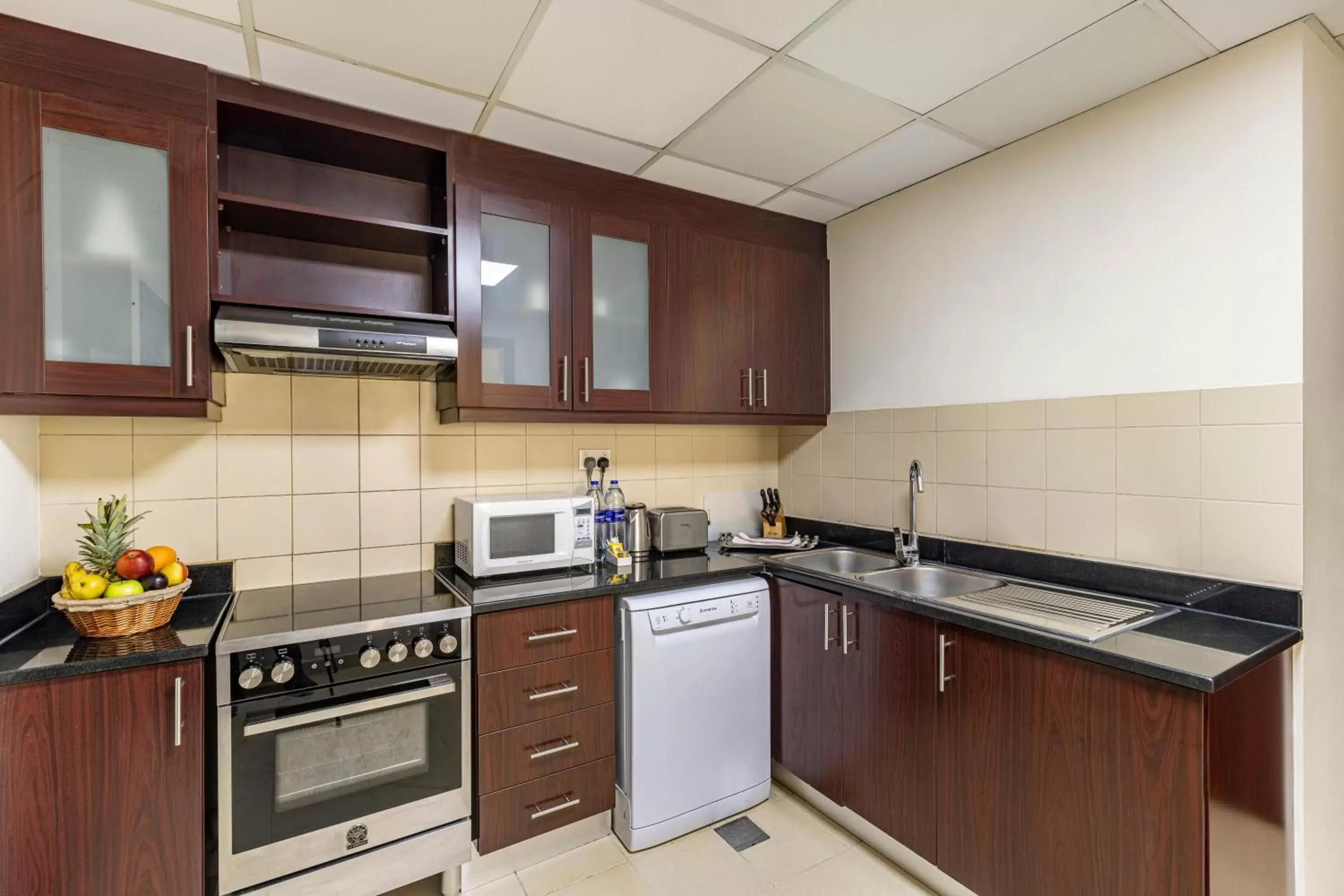 Kitchen or kitchenette, Kitchen/Kitchenette in Roda Amwaj Suites Jumeirah Beach Residence