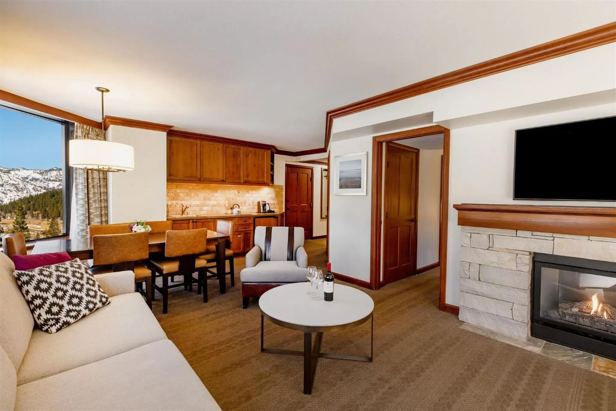 Living room in Everline Resort and Spa, Lake Tahoe