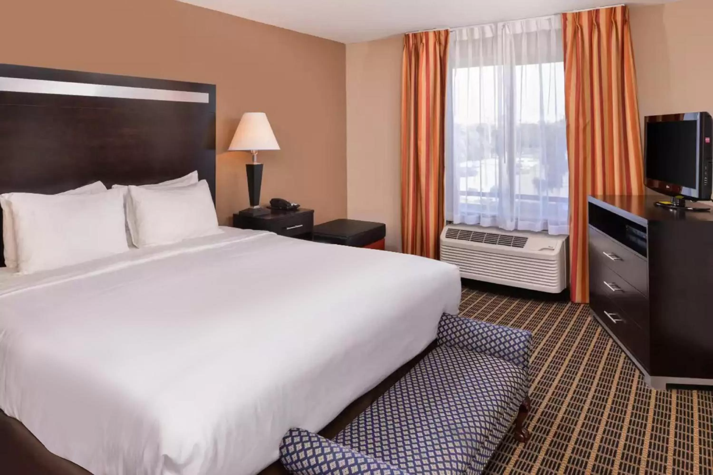 Photo of the whole room, Bed in Hotel Nova SFO