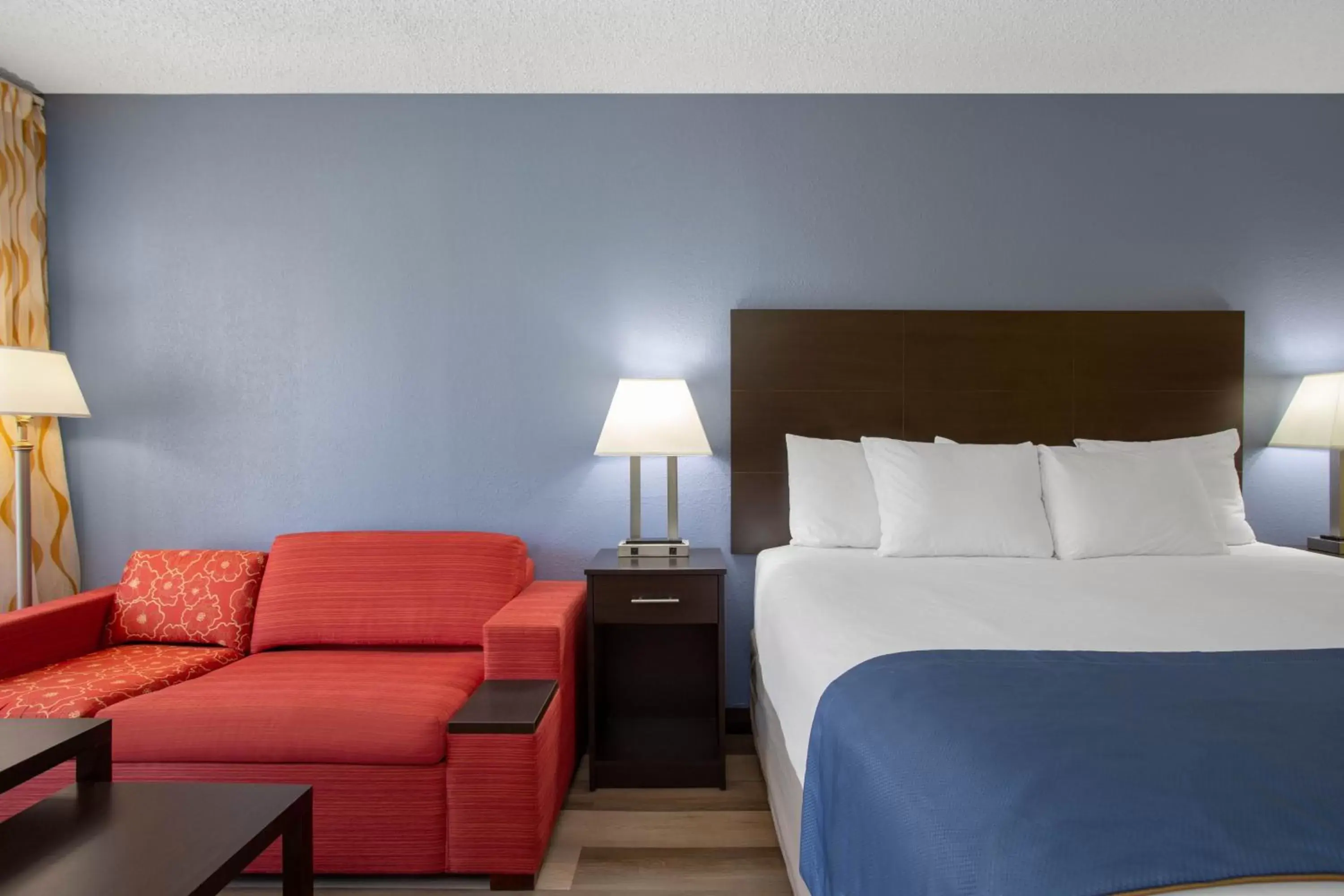 Bedroom, Bed in Days Inn by Wyndham Greensboro Airport