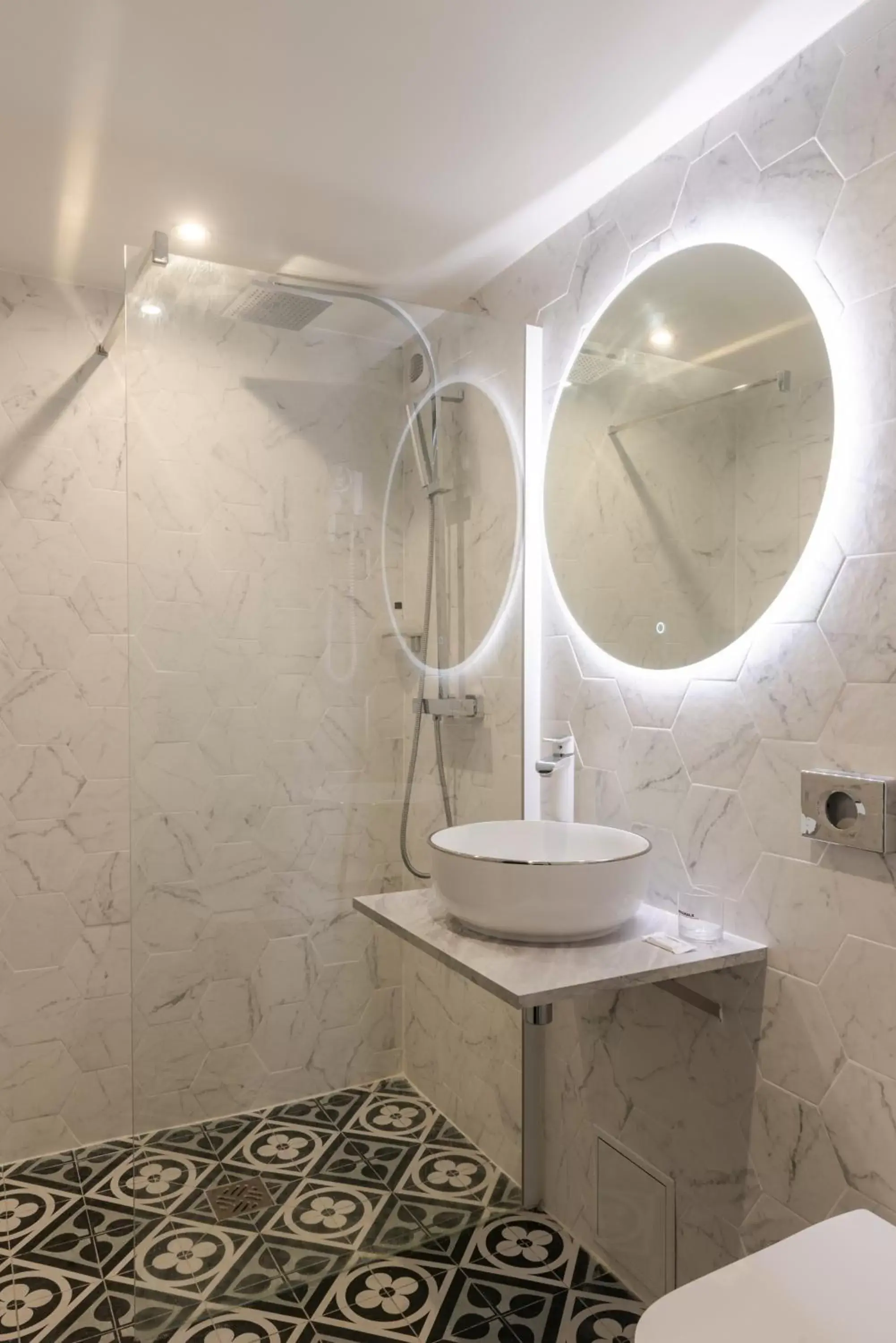 Shower, Bathroom in The Originals City, Hôtel Rennes Sud (Inter-Hotel)