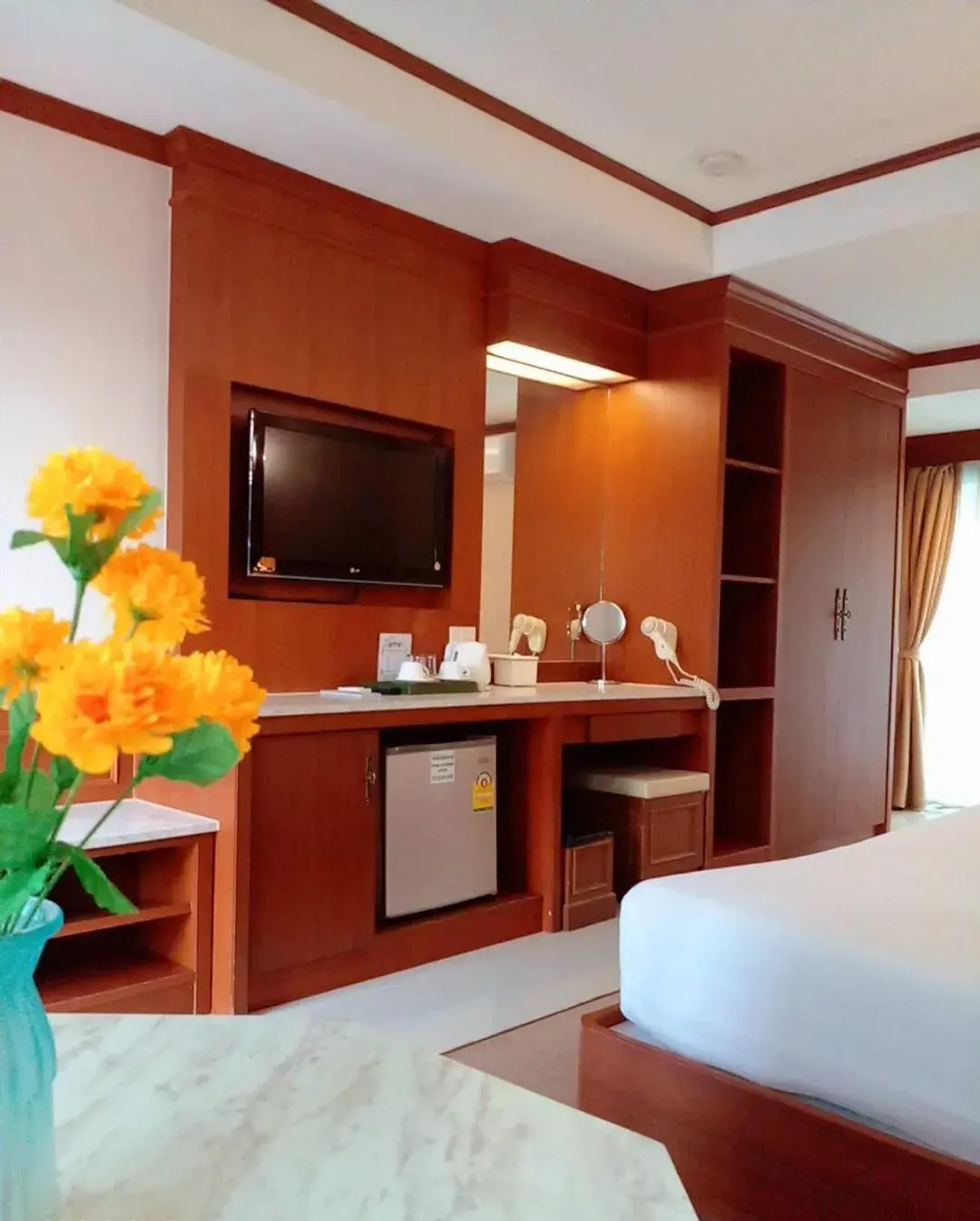 Property building, Bed in The Lion King Hotel Udonthani Property building, Bed in The Lion King Hotel Udonthani