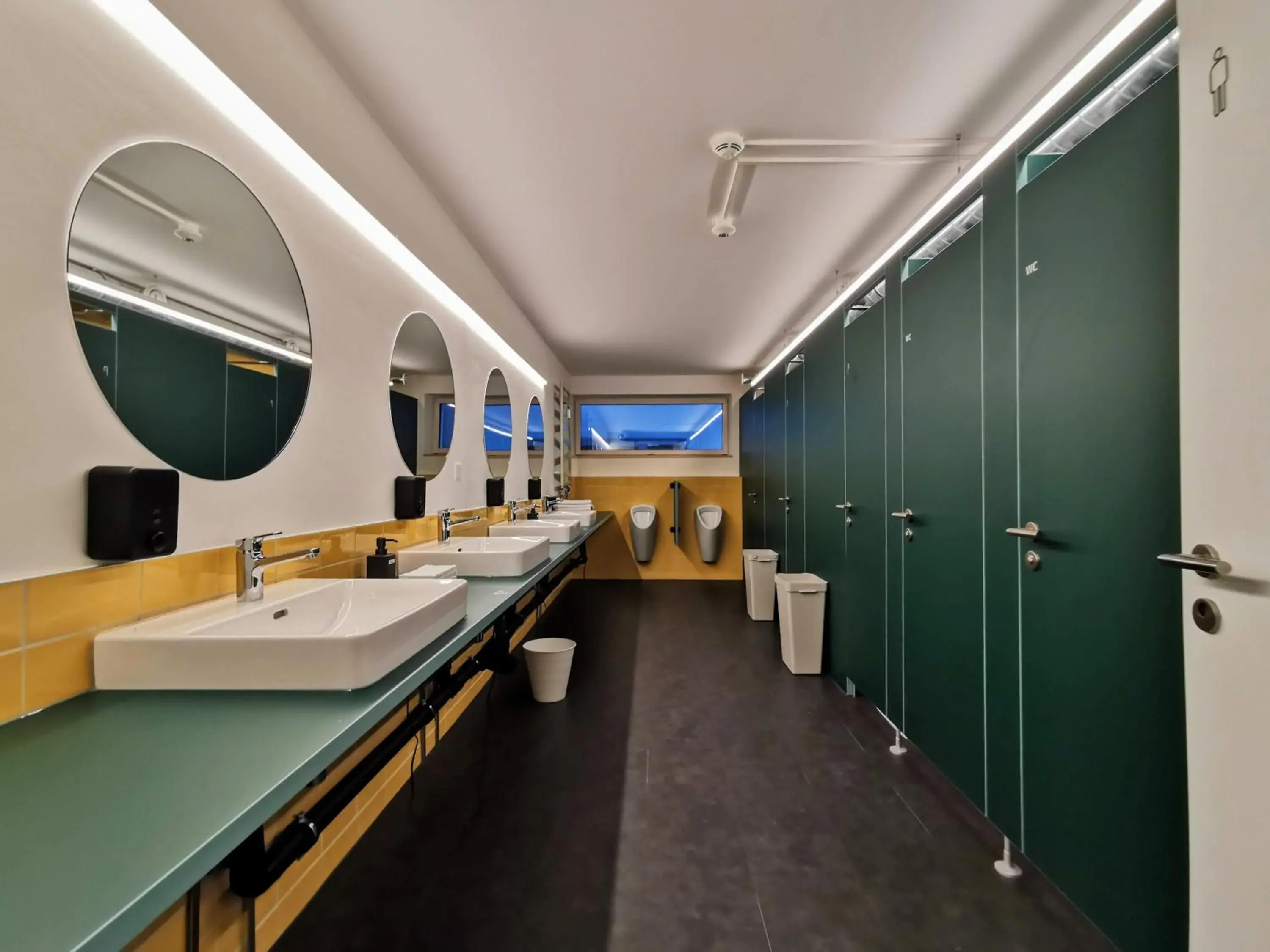 Bathroom in Green Marmot Capsule Hotel Zürich