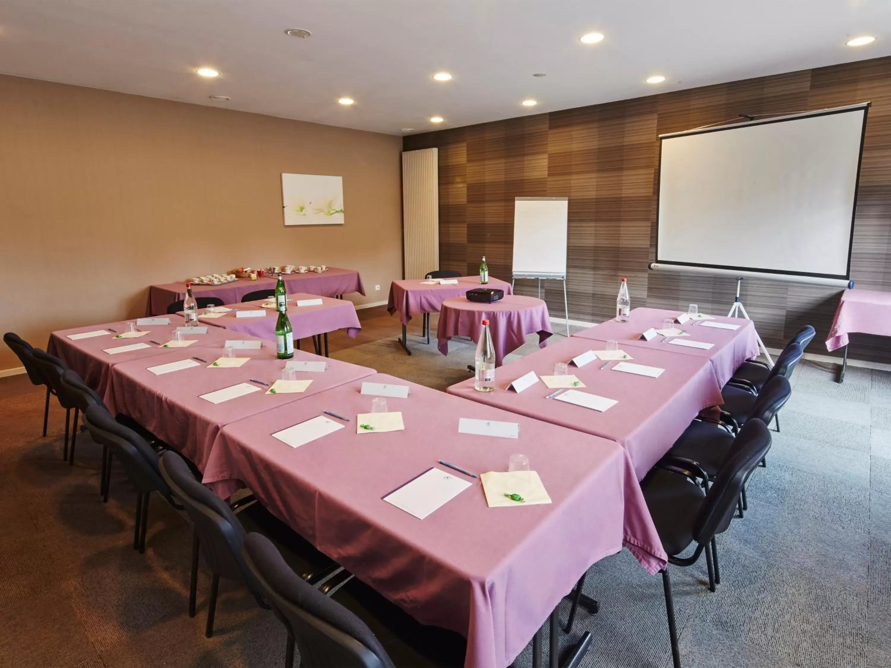 Restaurant/places to eat in Kyriad Auxerre Appoigny Restaurant/places to eat in Kyriad Auxerre Appoigny