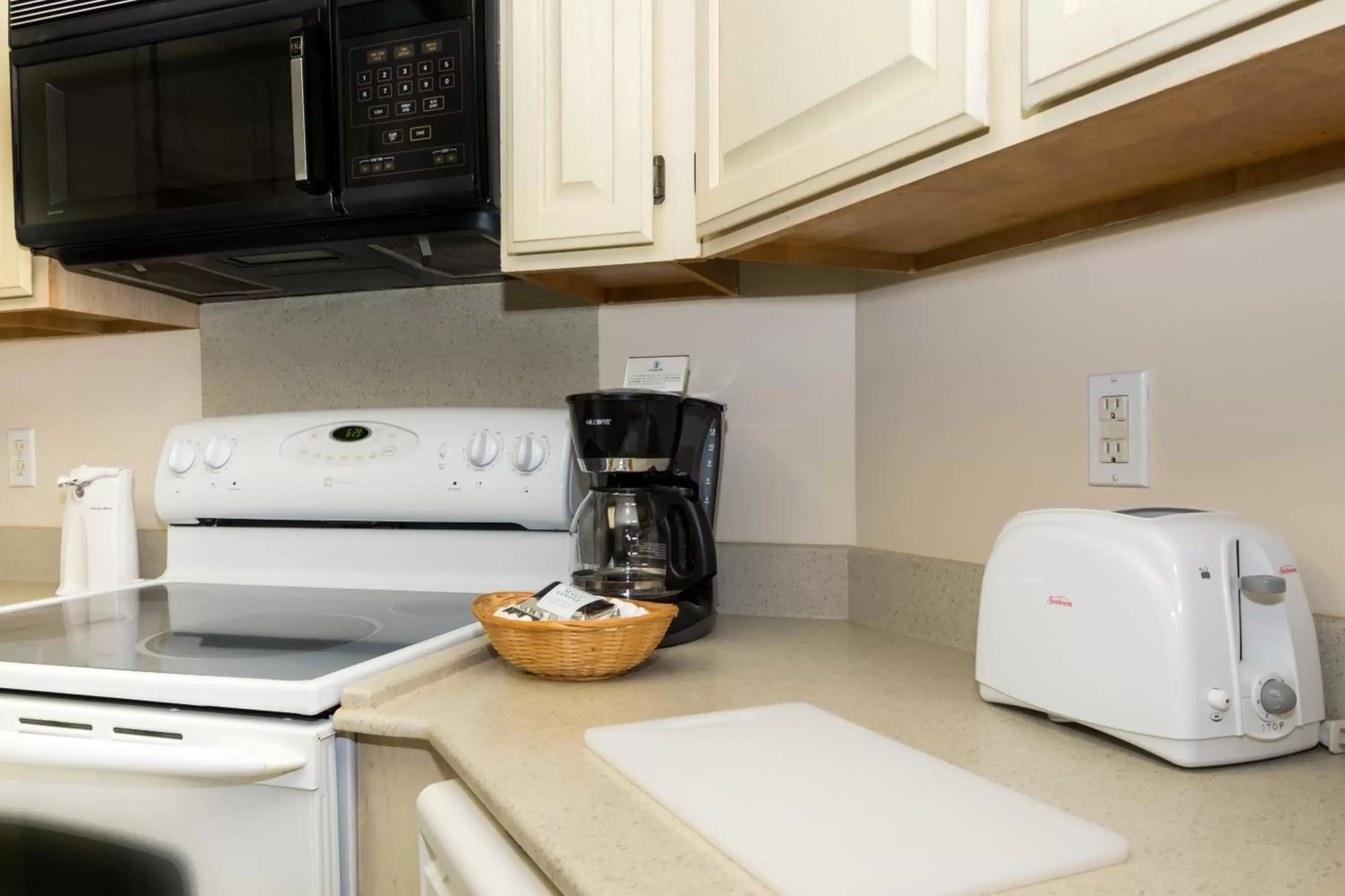 Kitchen or kitchenette, Kitchen/Kitchenette in Kahana Falls Resort