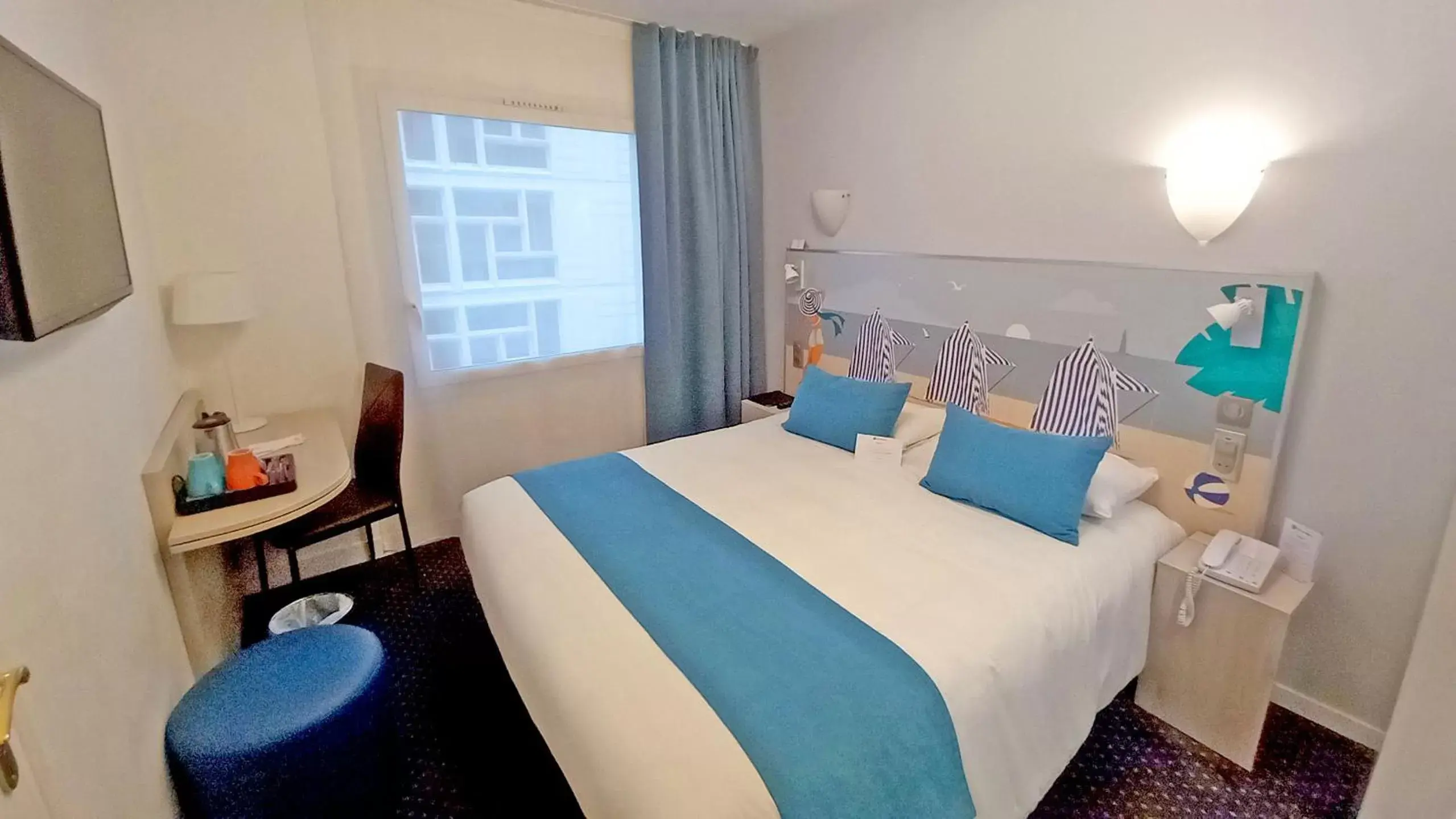 Photo of the whole room, Bed in Best Western Hôtel Royan Océan