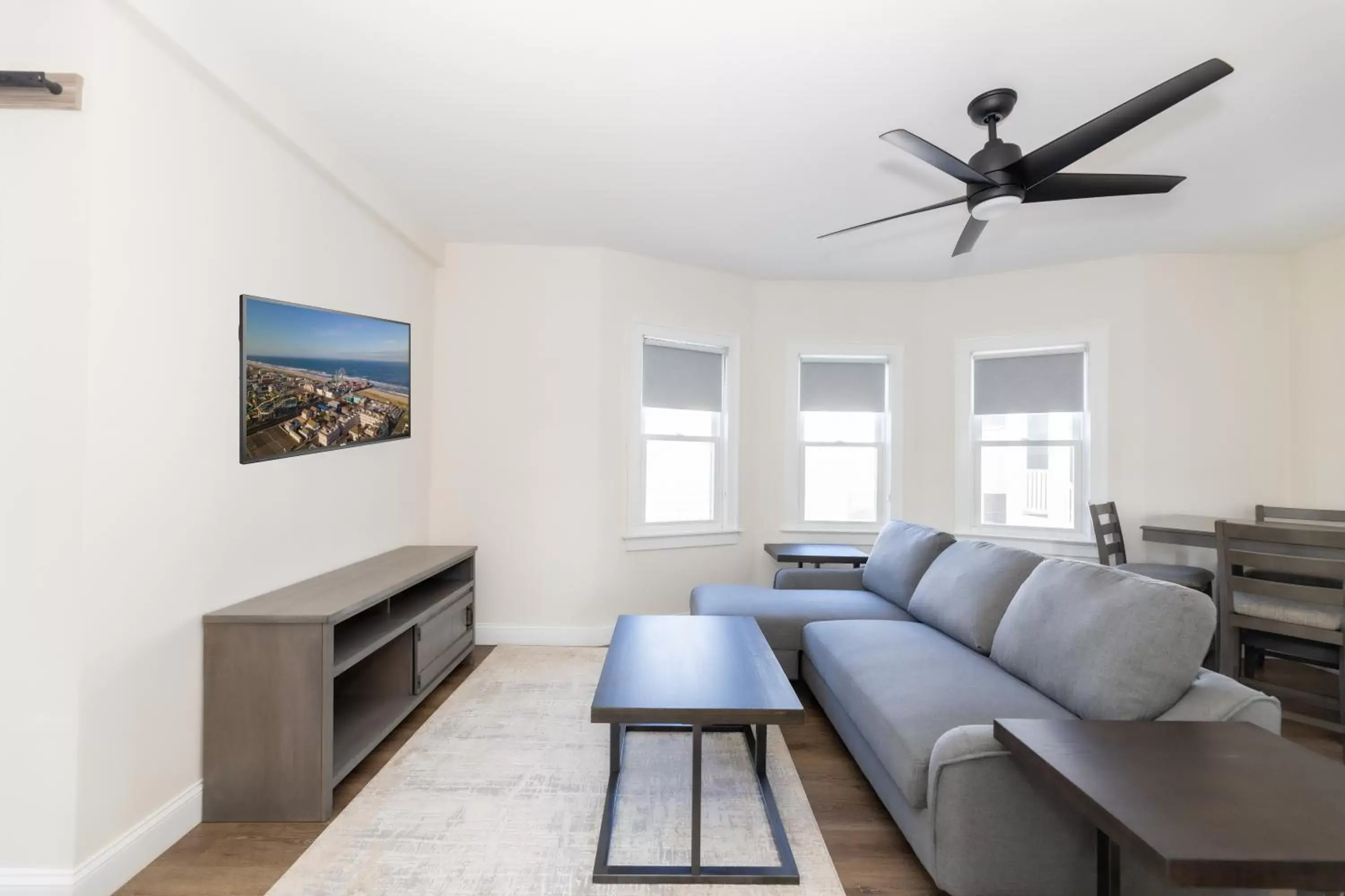 Living room, Seating Area in Seaside Sands Inn