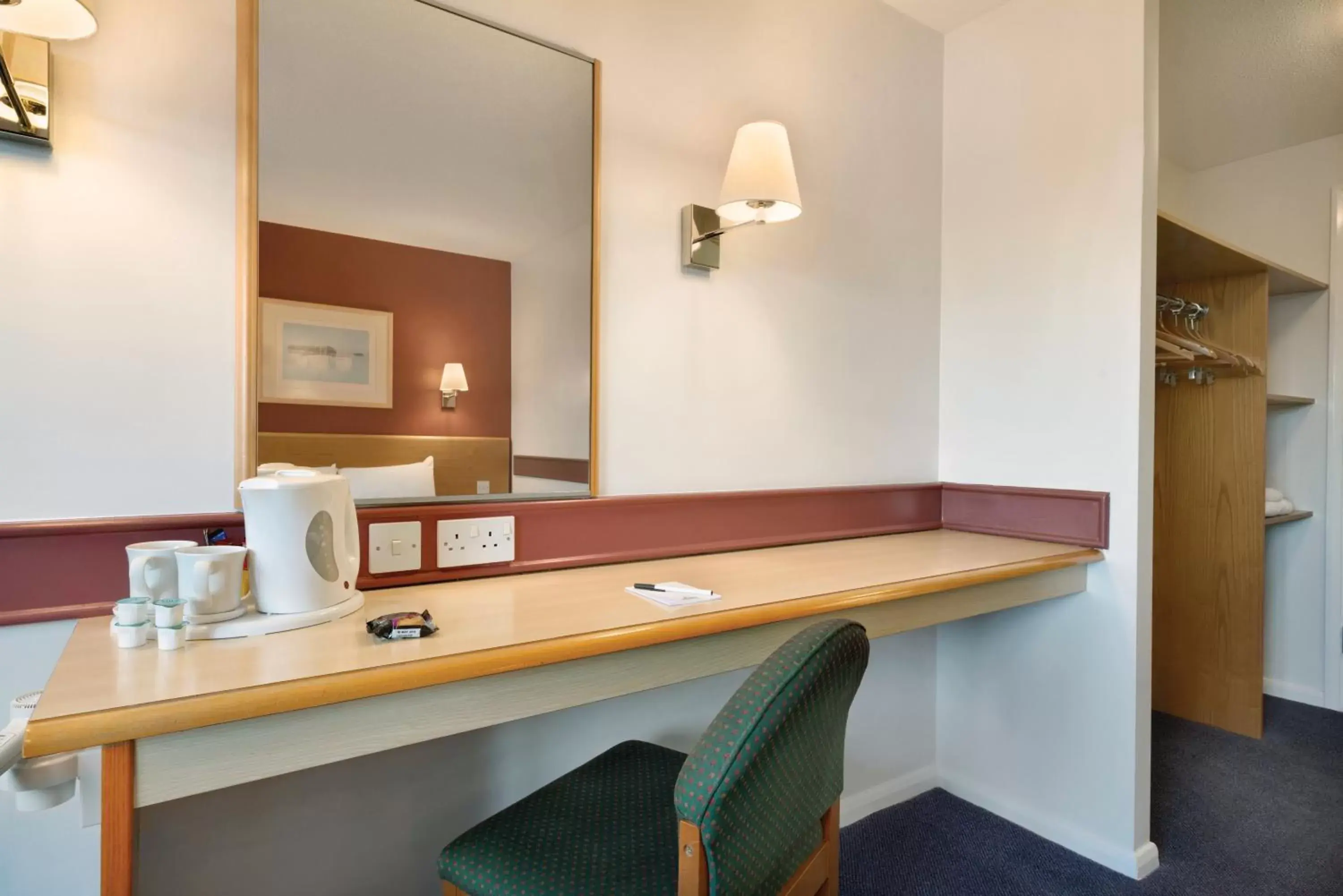 Coffee/tea facilities in Days Inn Hotel Membury