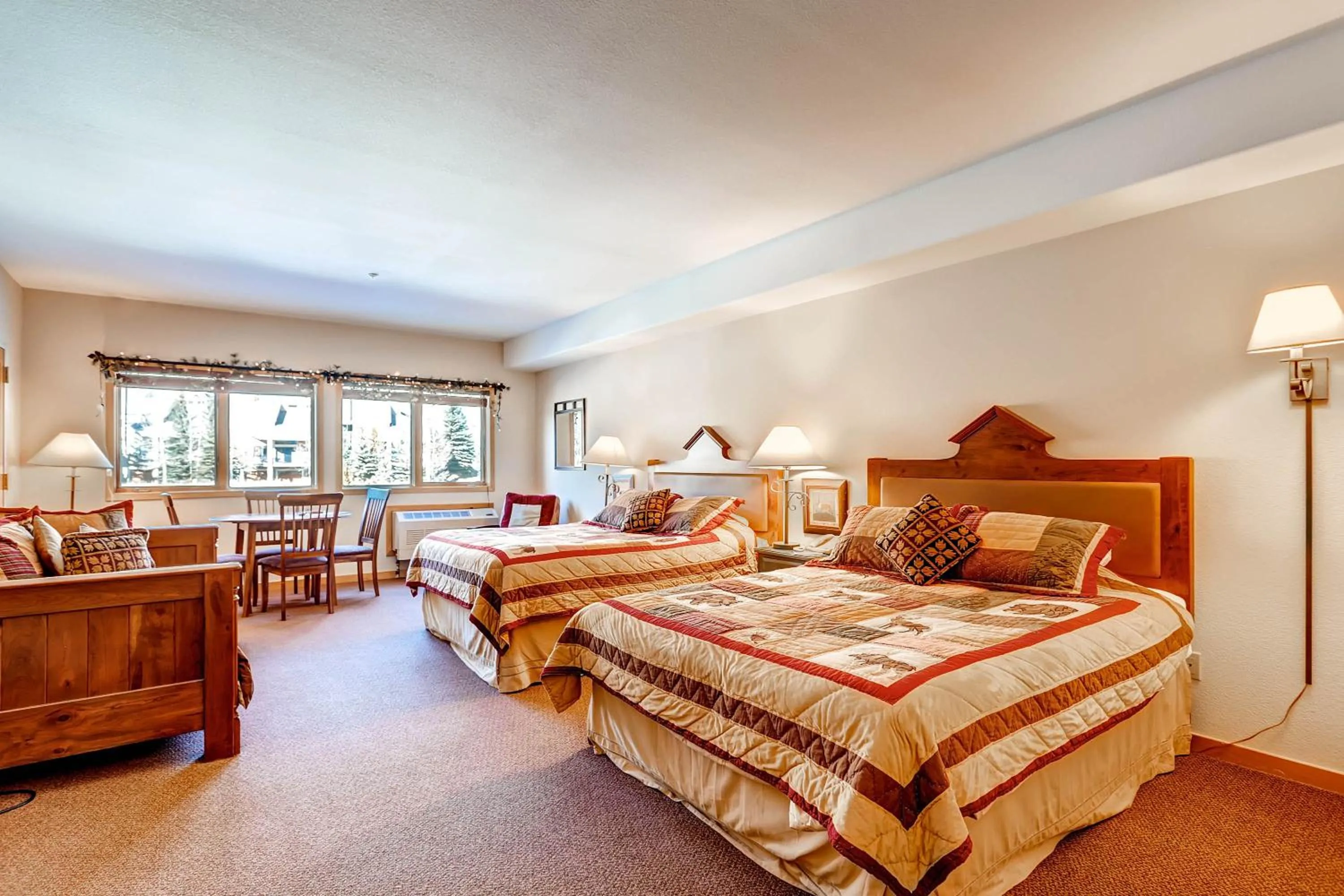 Photo of the whole room, Bed in Gateway Mountain Lodge, A Vail Resorts Property