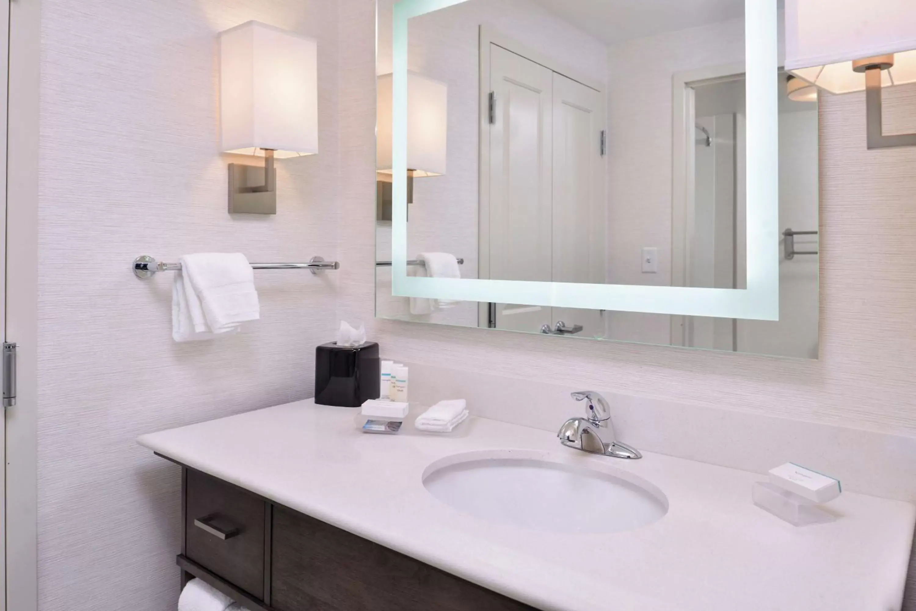 Bathroom in Homewood Suites By Hilton Des Moines Airport