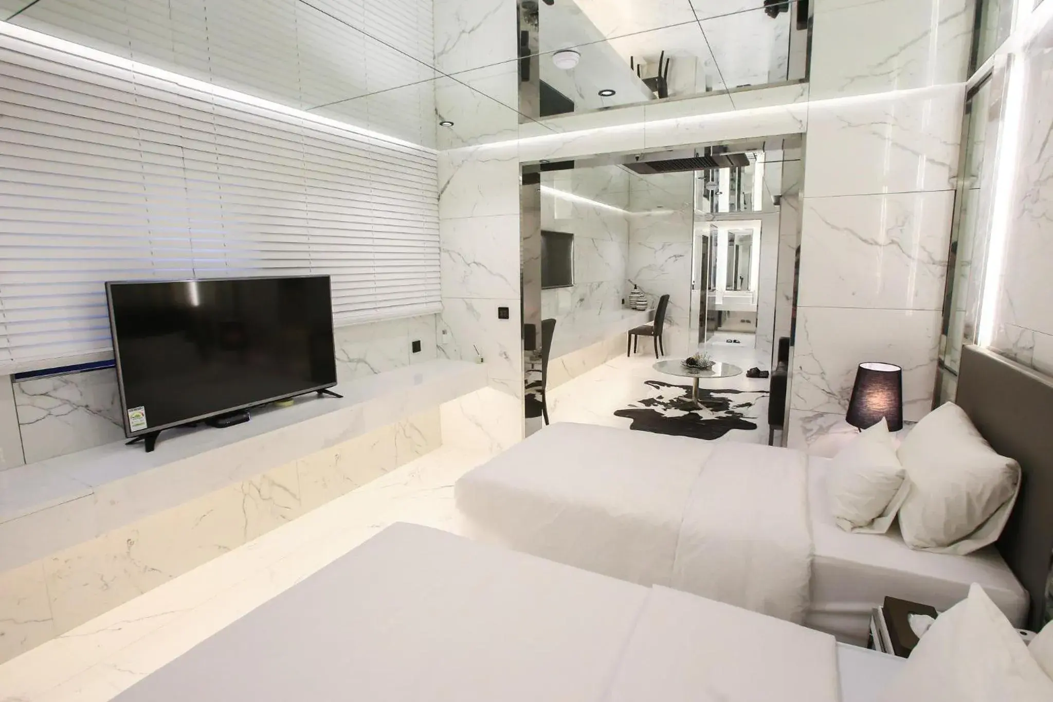 Bed, TV/Entertainment Center in Hotel Star Premier Yeoksam