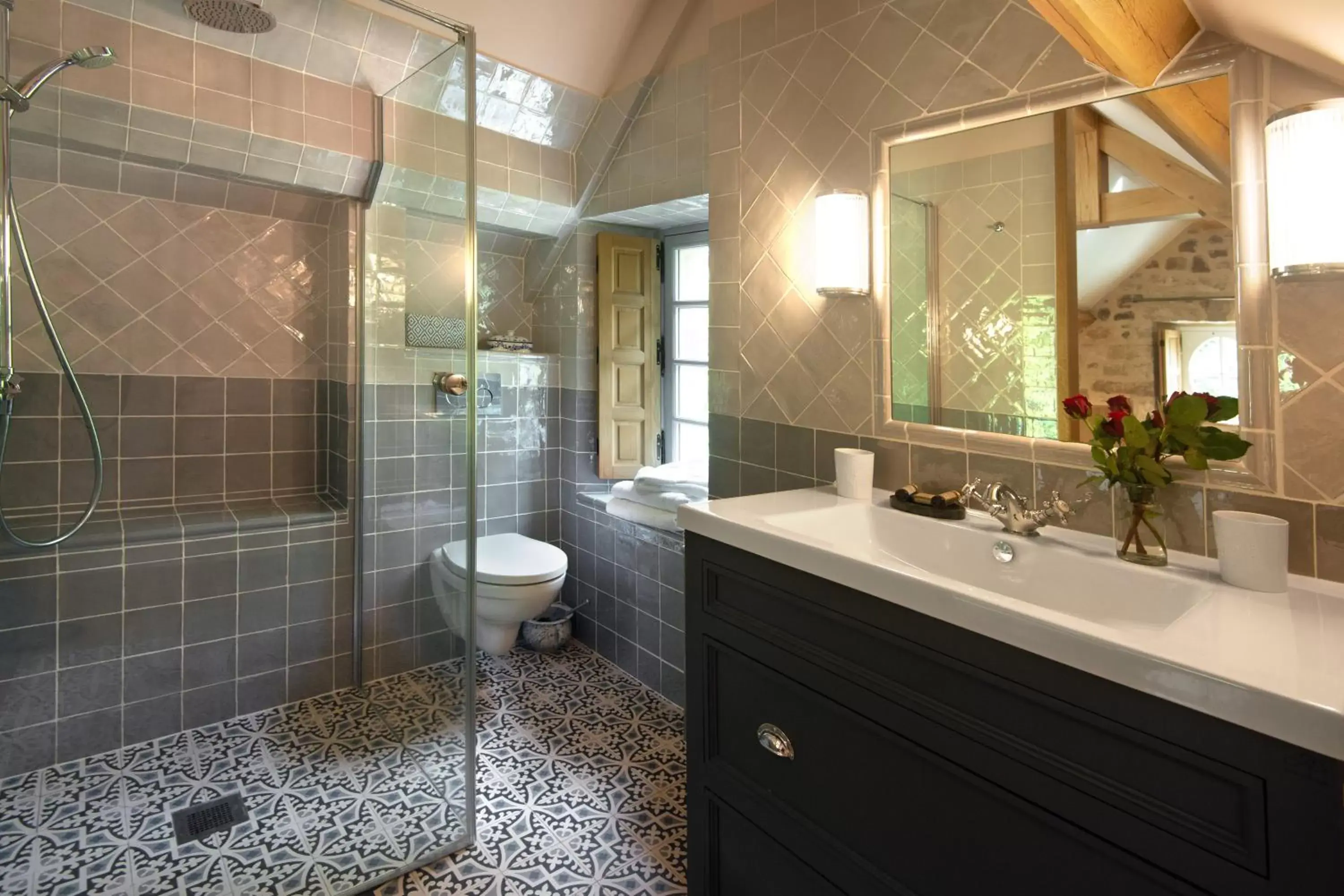 Shower, Bathroom in Château-Hôtel de Bourron