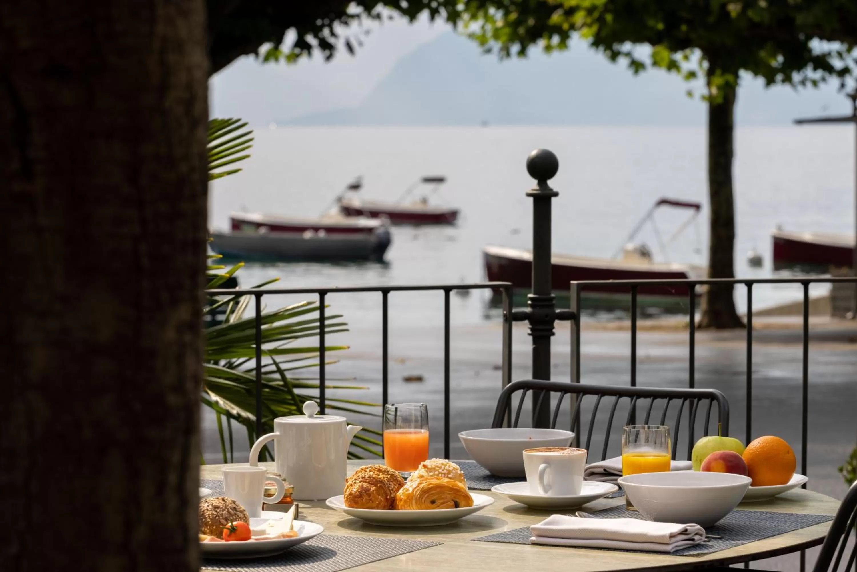 Breakfast in Château d'Ouchy