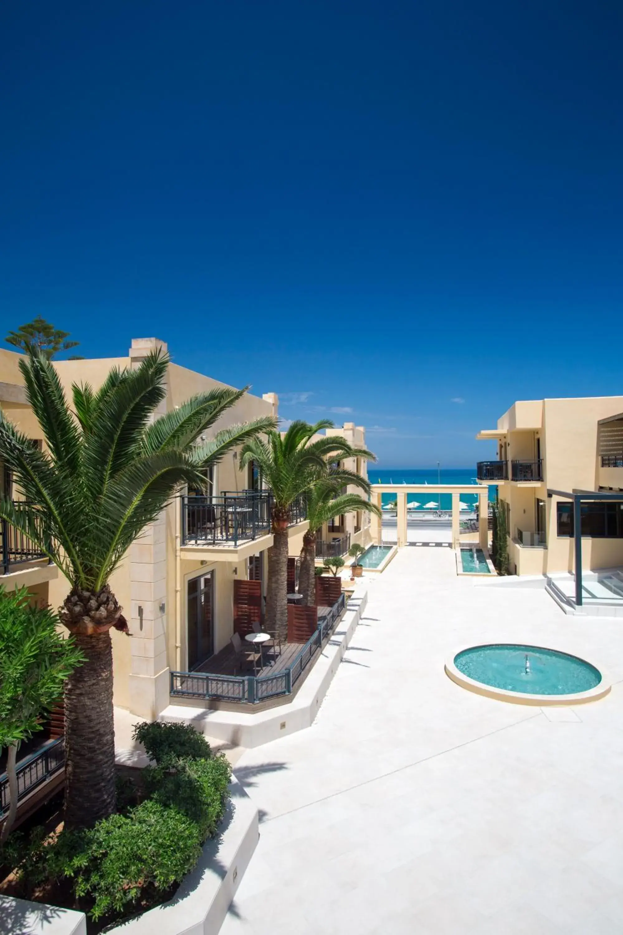 Garden, Swimming Pool in Atlantis Beach Hotel