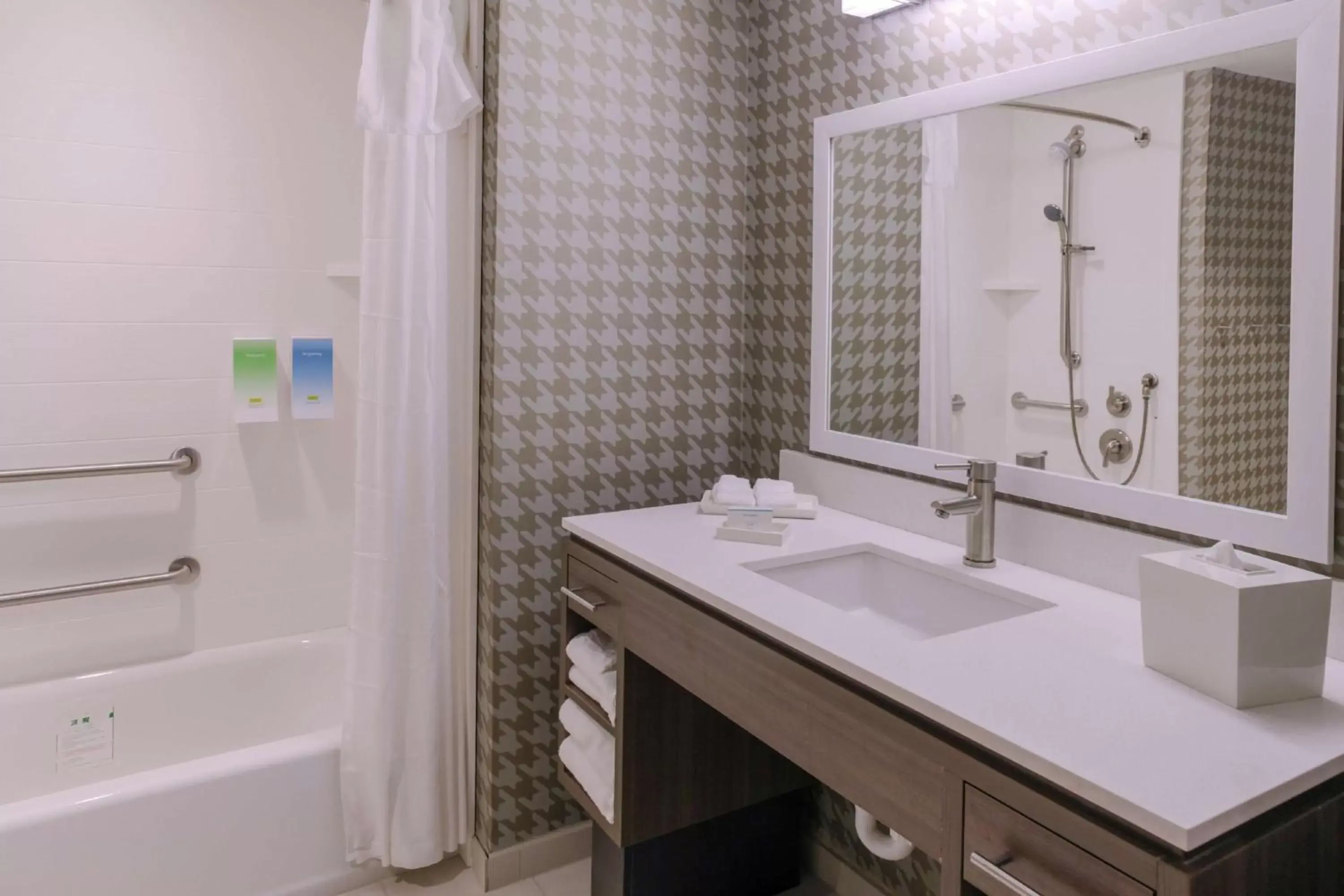 Bathroom in Home2 Suites by Hilton Louisville Airport/Expo Center