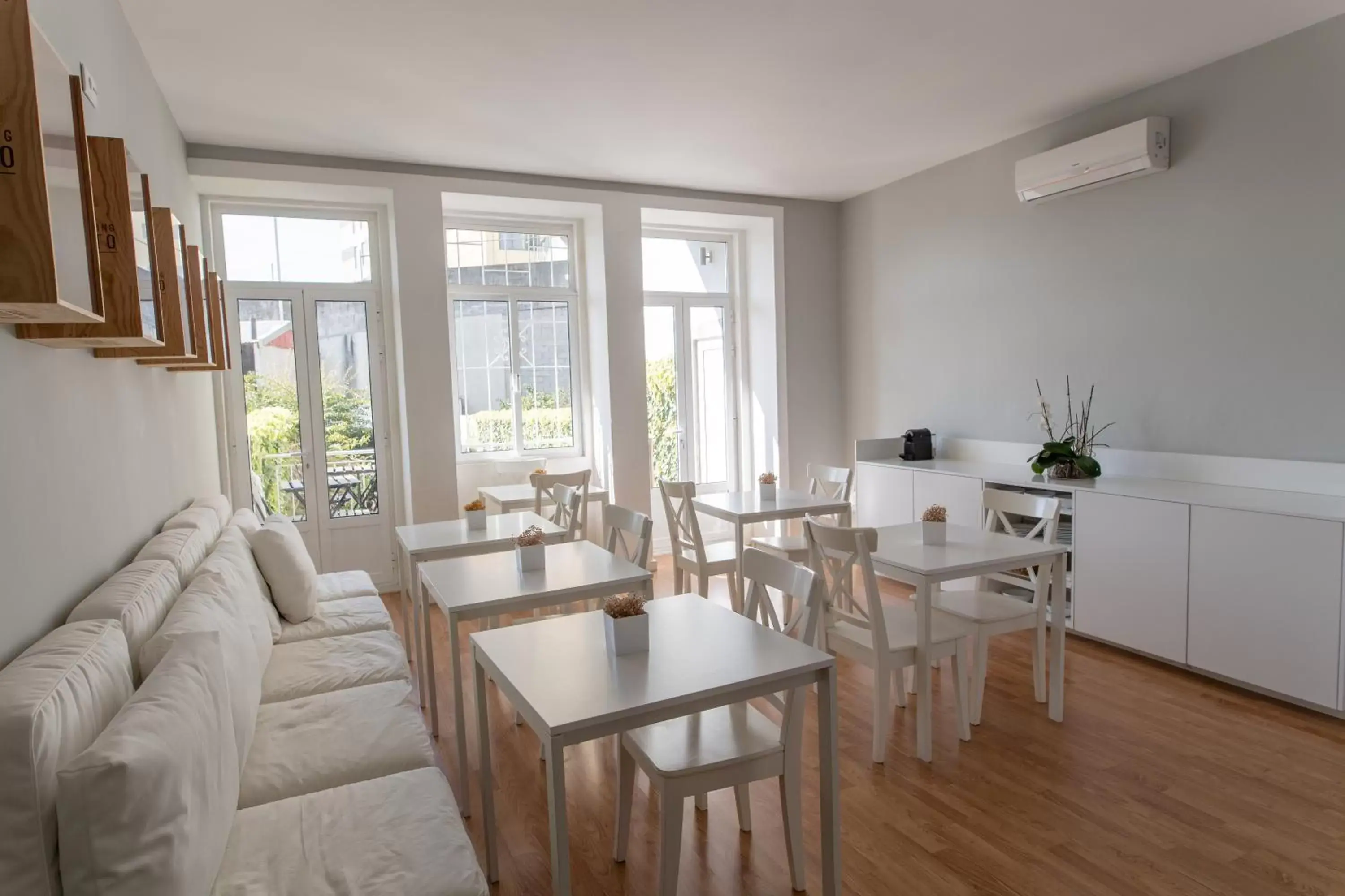 Dining Area in Decanting Porto House