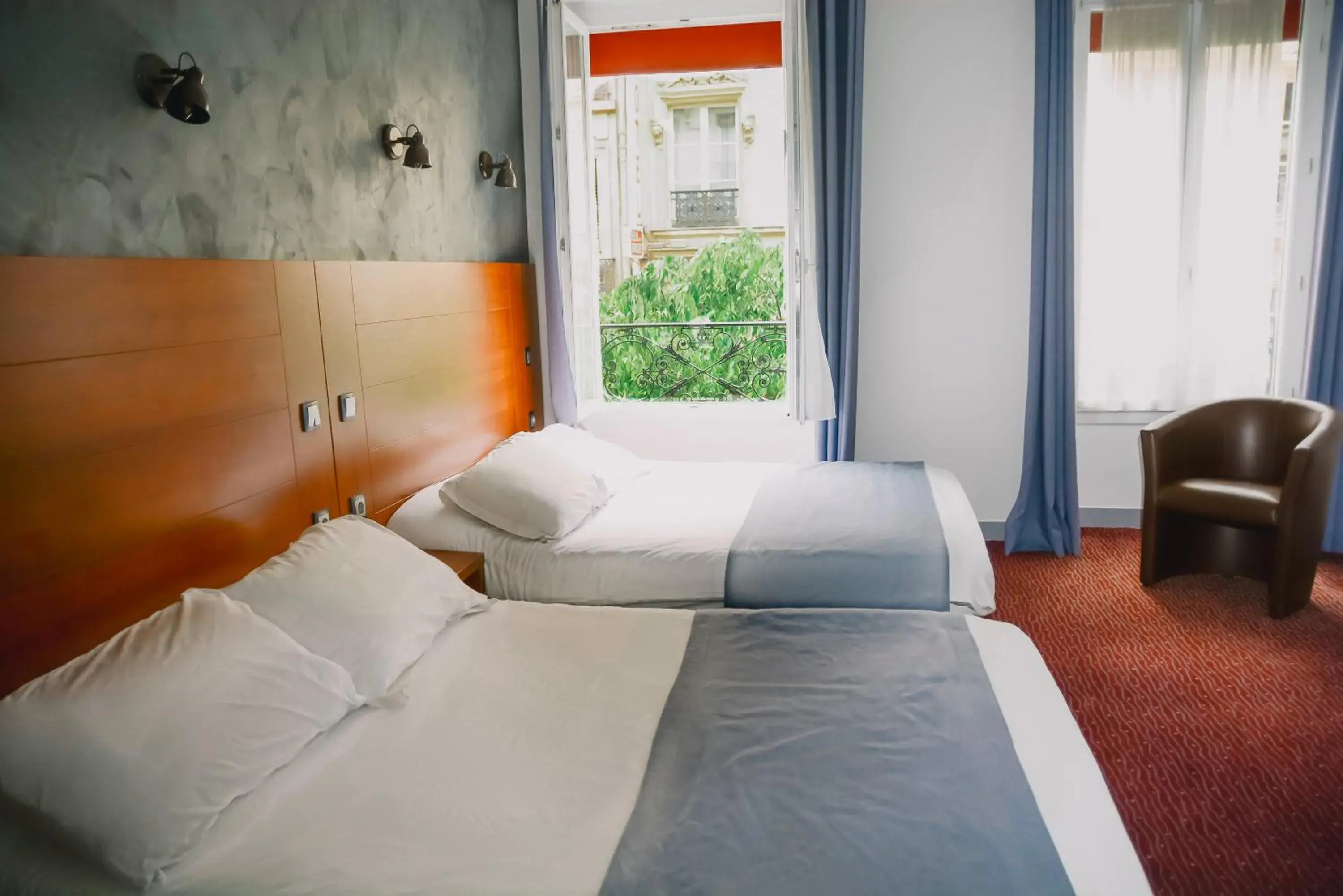 Bed in Hotel Paris Bruxelles