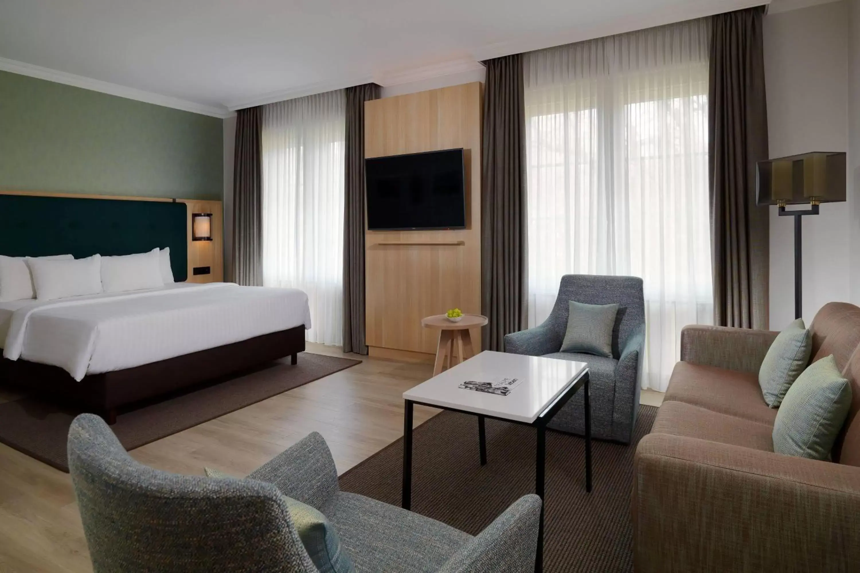 Photo of the whole room in Courtyard by Marriott Hamburg Airport