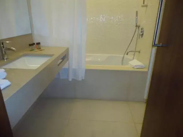 Bathroom in Real Abadia, Congress & Spa Hotel