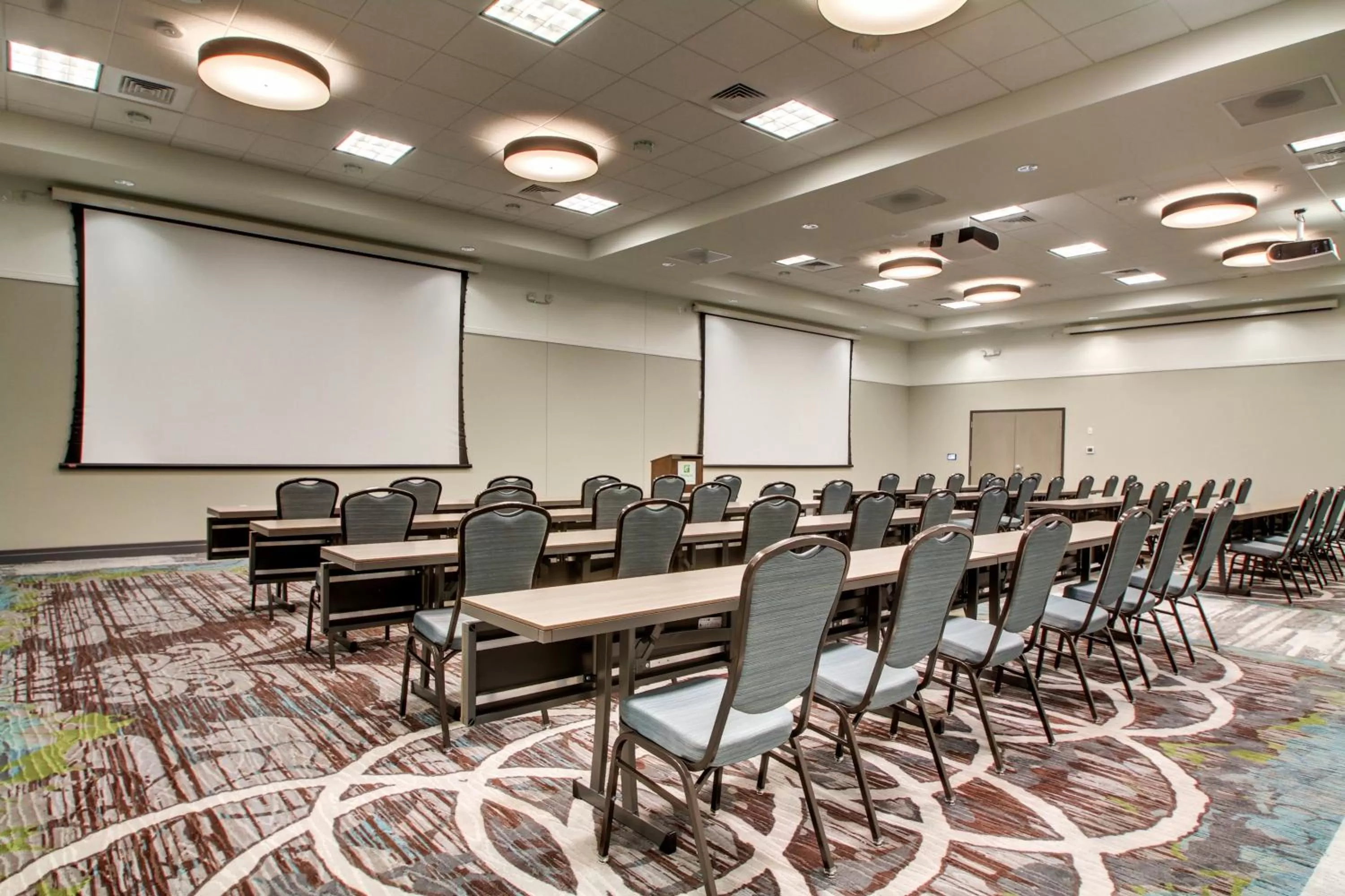 Meeting/conference room in Holiday Inn & Suites Peoria at Grand Prairie by IHG