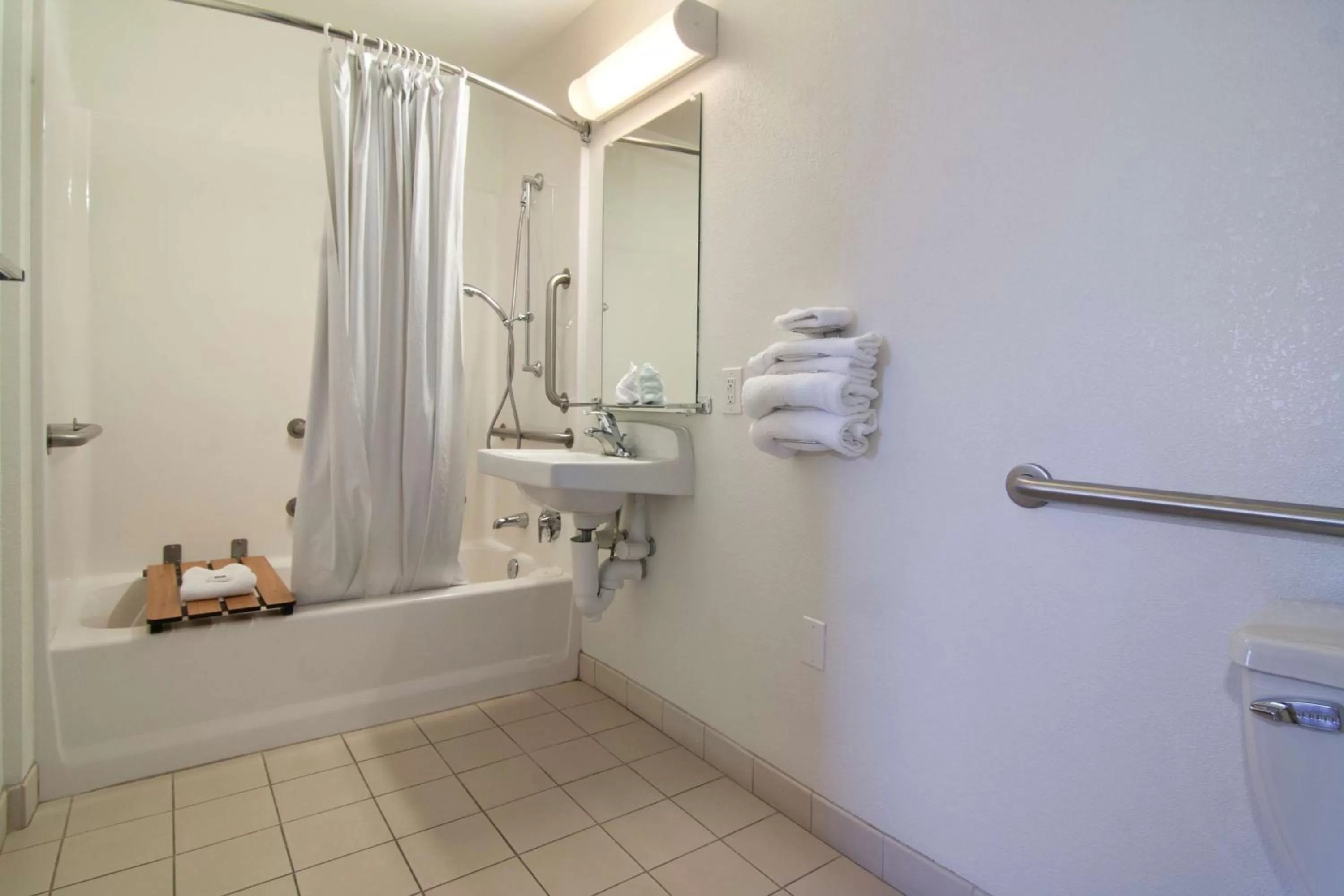 Bathroom in Motel 6-Roseville, MN - Minneapolis North