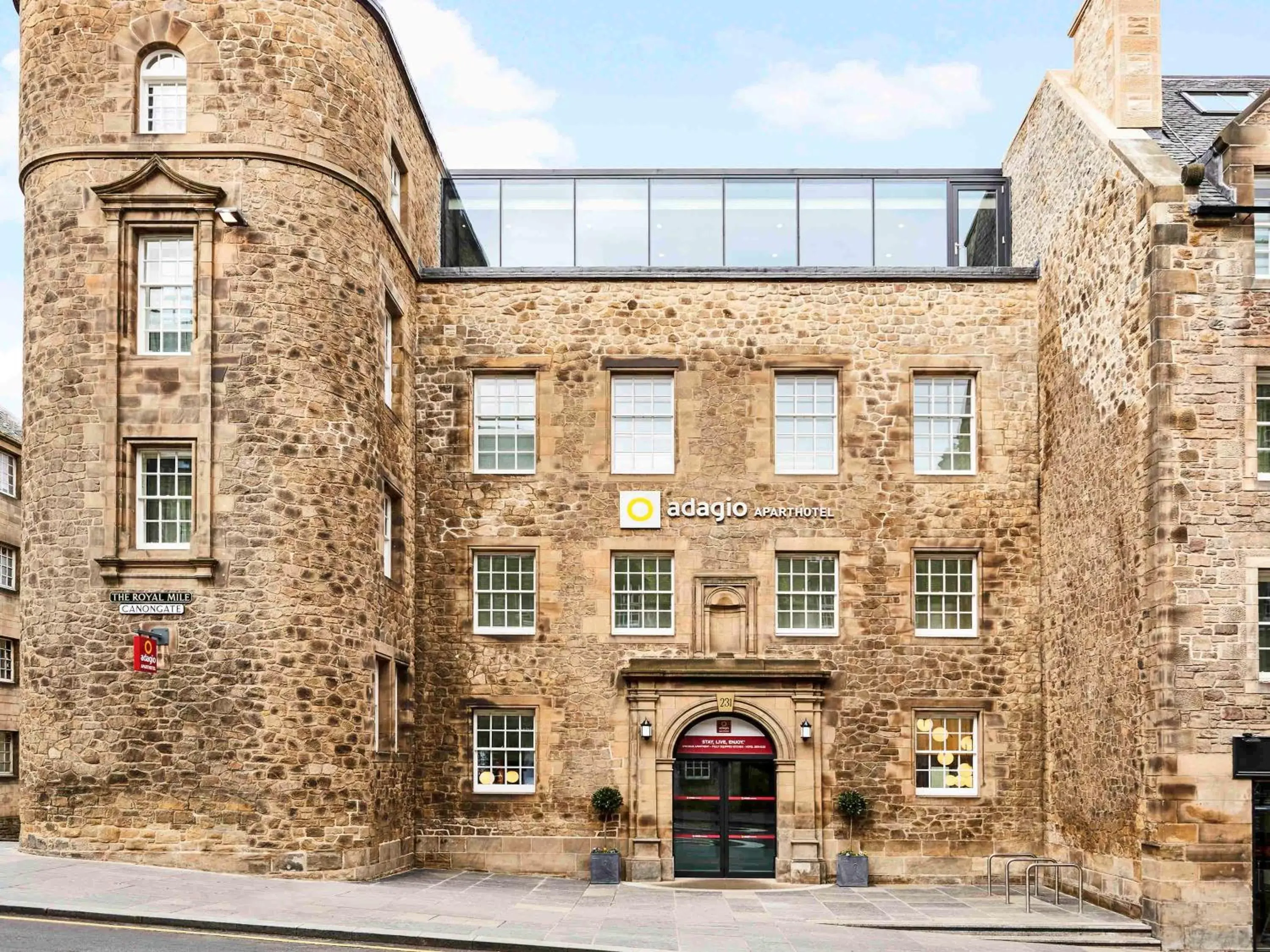 Property building in Aparthotel Adagio Edinburgh Royal Mile Property building in Aparthotel Adagio Edinburgh Royal Mile