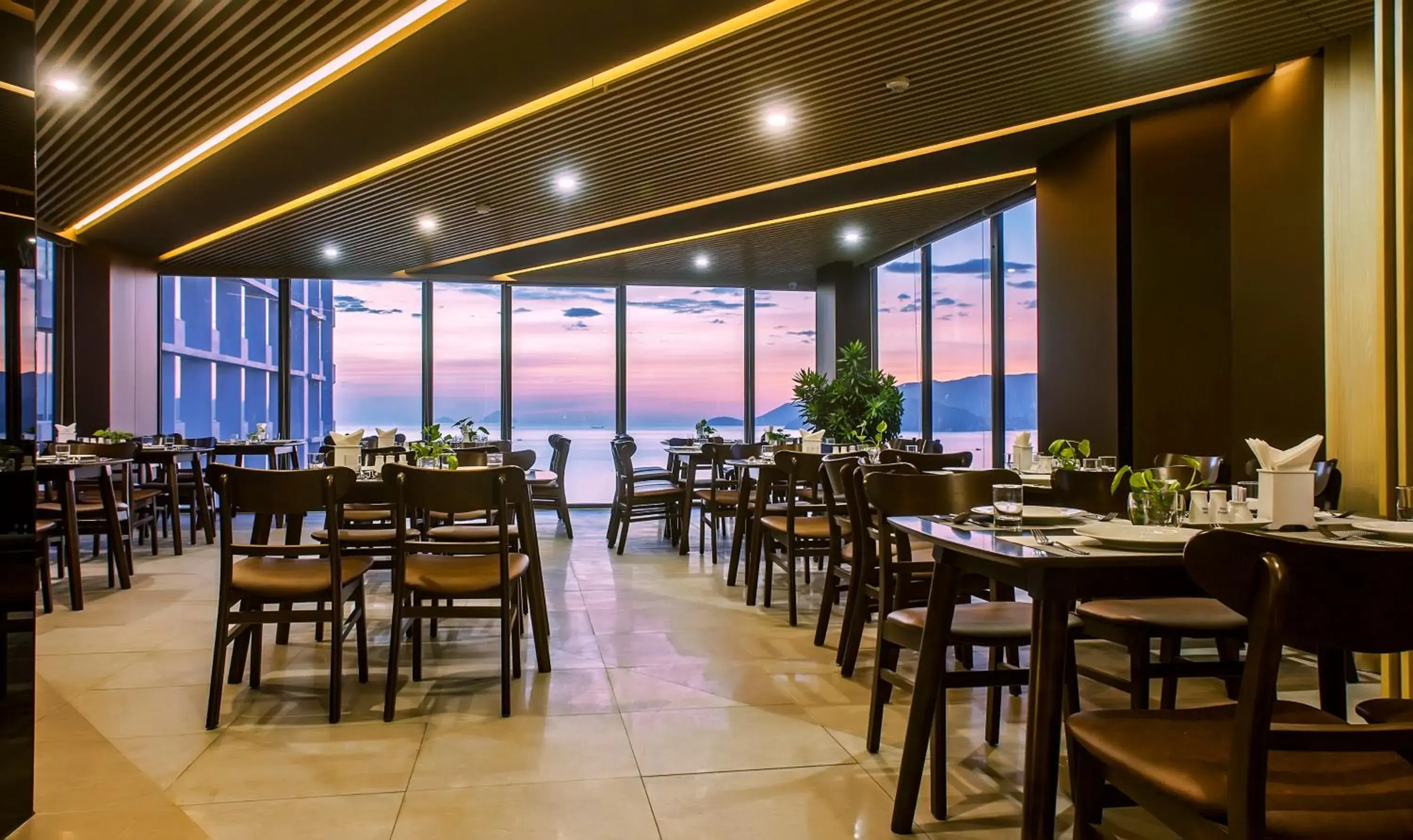 Restaurant/places to eat in Golden Nha Trang Hotel Restaurant/places to eat in Golden Nha Trang Hotel