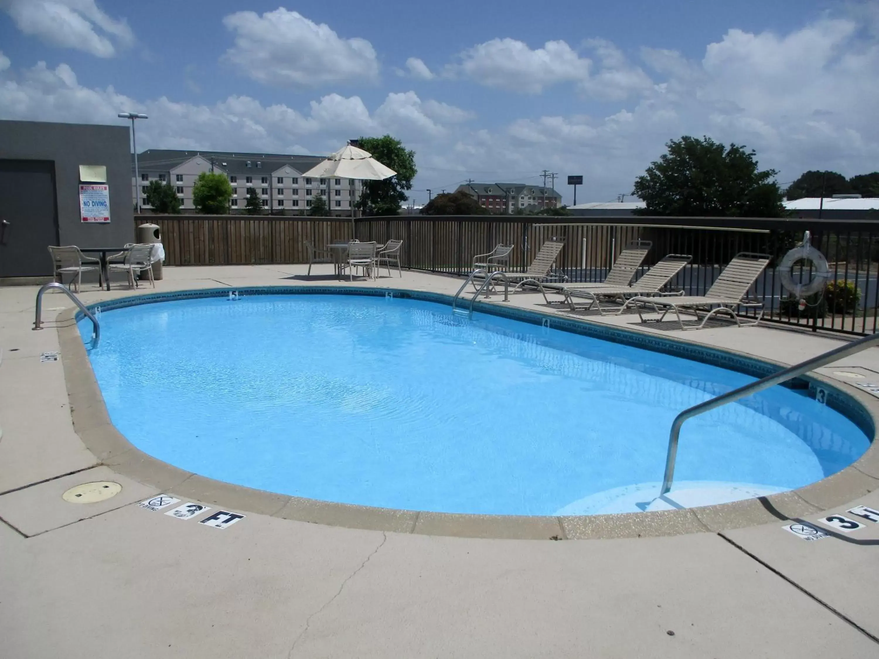 Swimming Pool in Motel 6-Conway, AR
