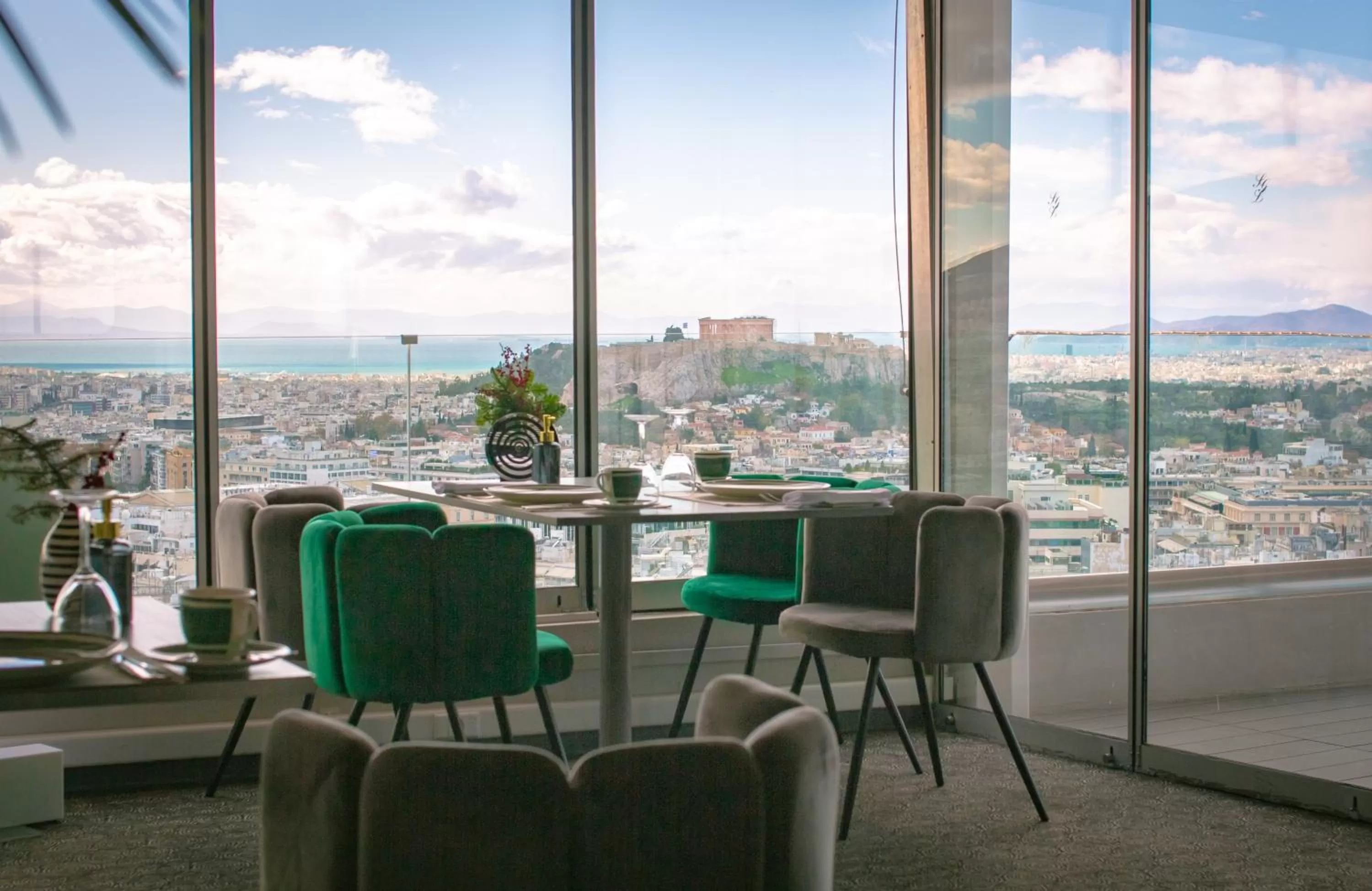 Restaurant/places to eat in St George Lycabettus Lifestyle Hotel